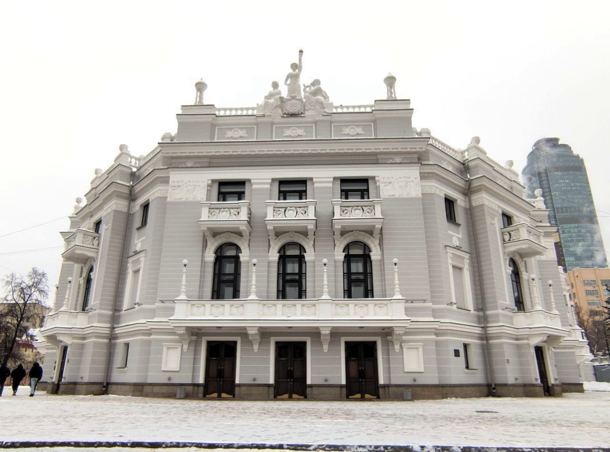 Современный облик Екатеринбургского театра оперы и балета.  Автор фото: Л.Федорова