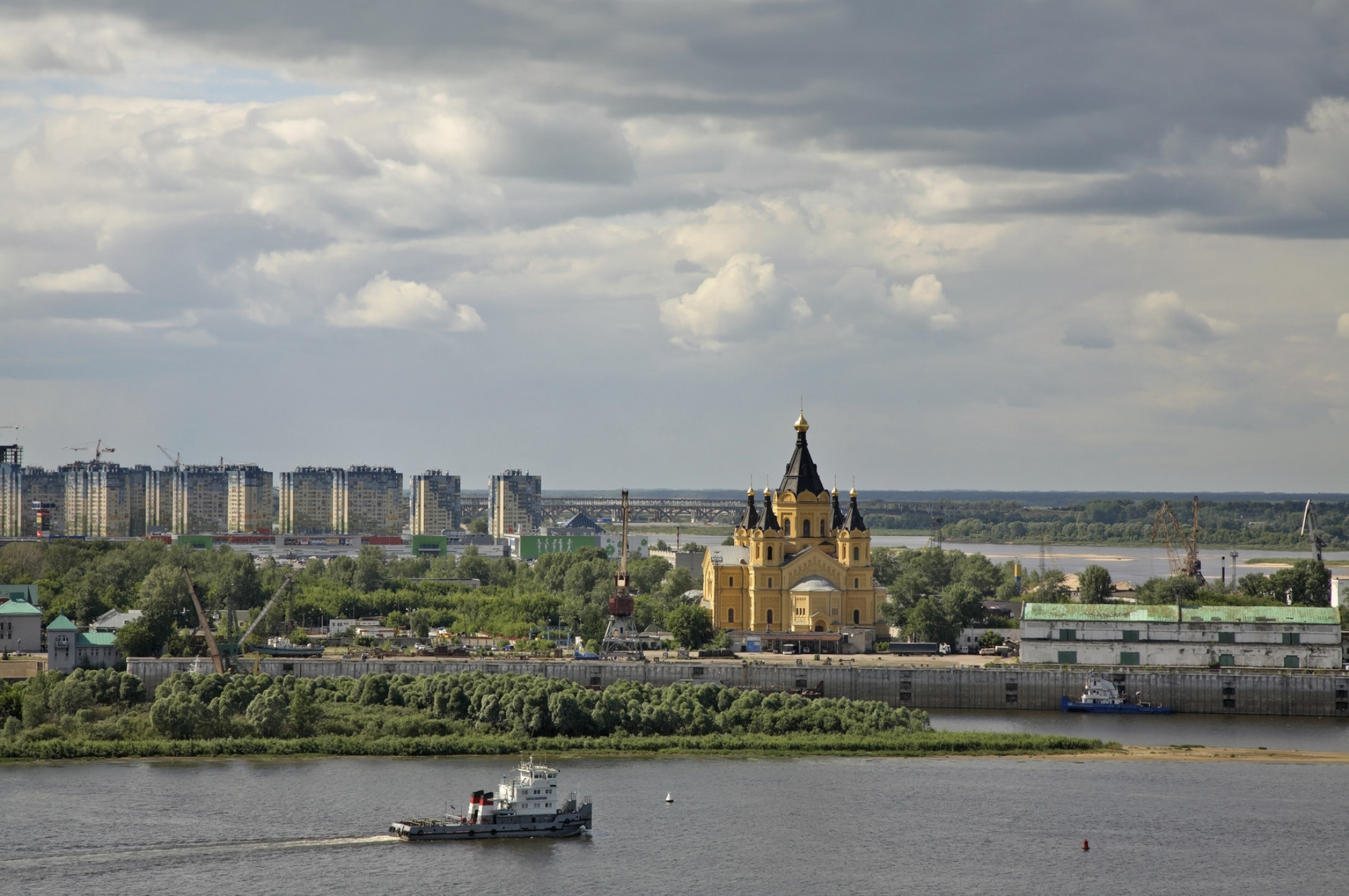 Слияние рек Оки и Волги в Нижнем Новгороде. Источник: Shutterstock