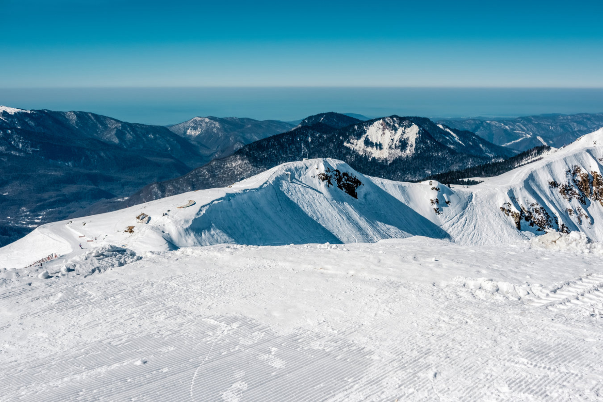 Зимний горный пейзаж, Красная Поляна. Источник: Shutterstock