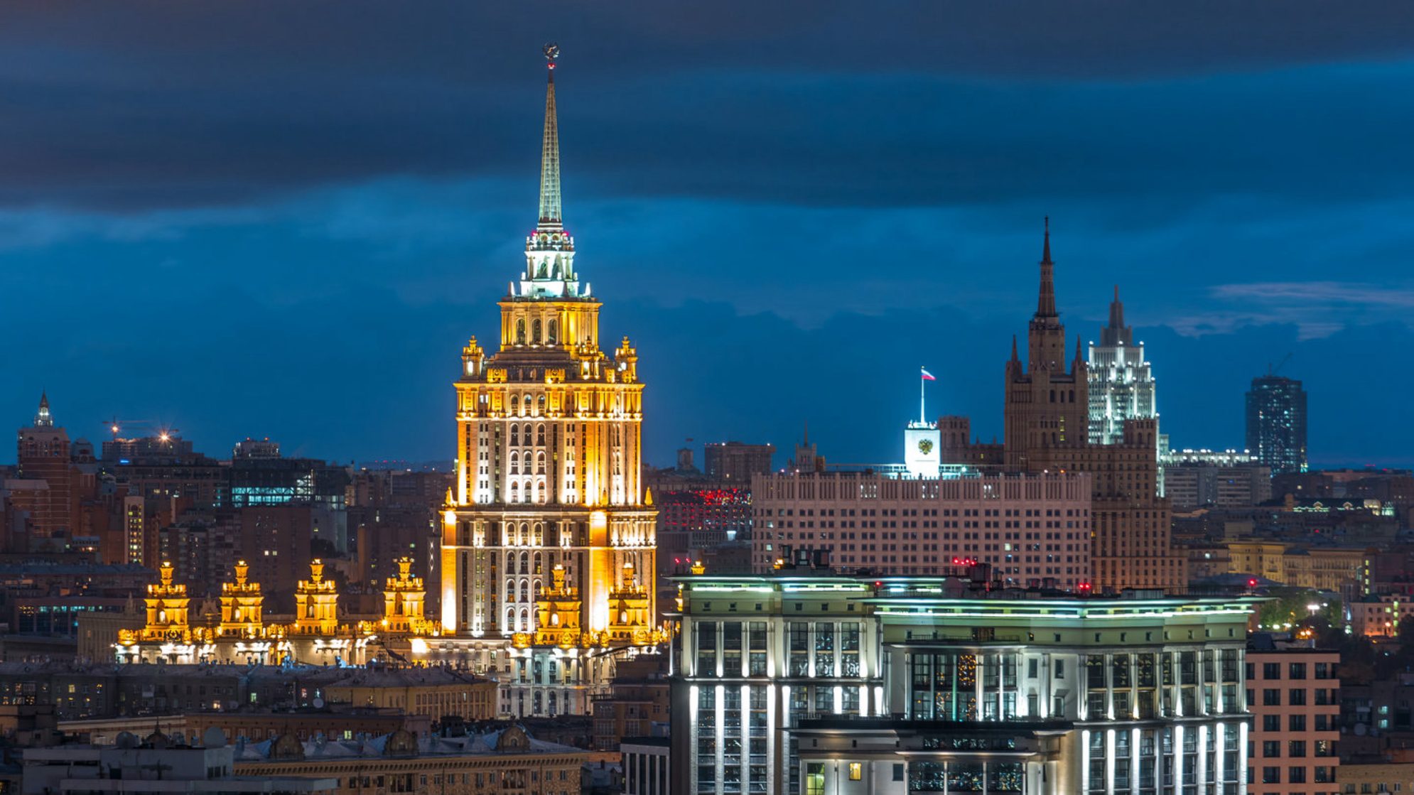 Познакомьтесь с Москвой с новой стороны, когда город преображается в свете огней и открывает свои тайны. Источник: Shutterstock