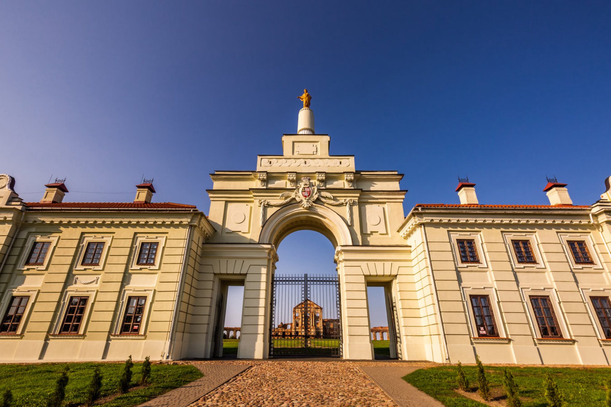 Сегодня дворец активно реставрируют. Источник фото: shutterstock.com