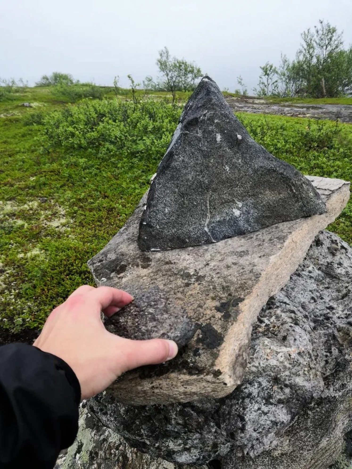 Сейды, оставленные на сопке. Автор фото: Андрей Афанасьев
