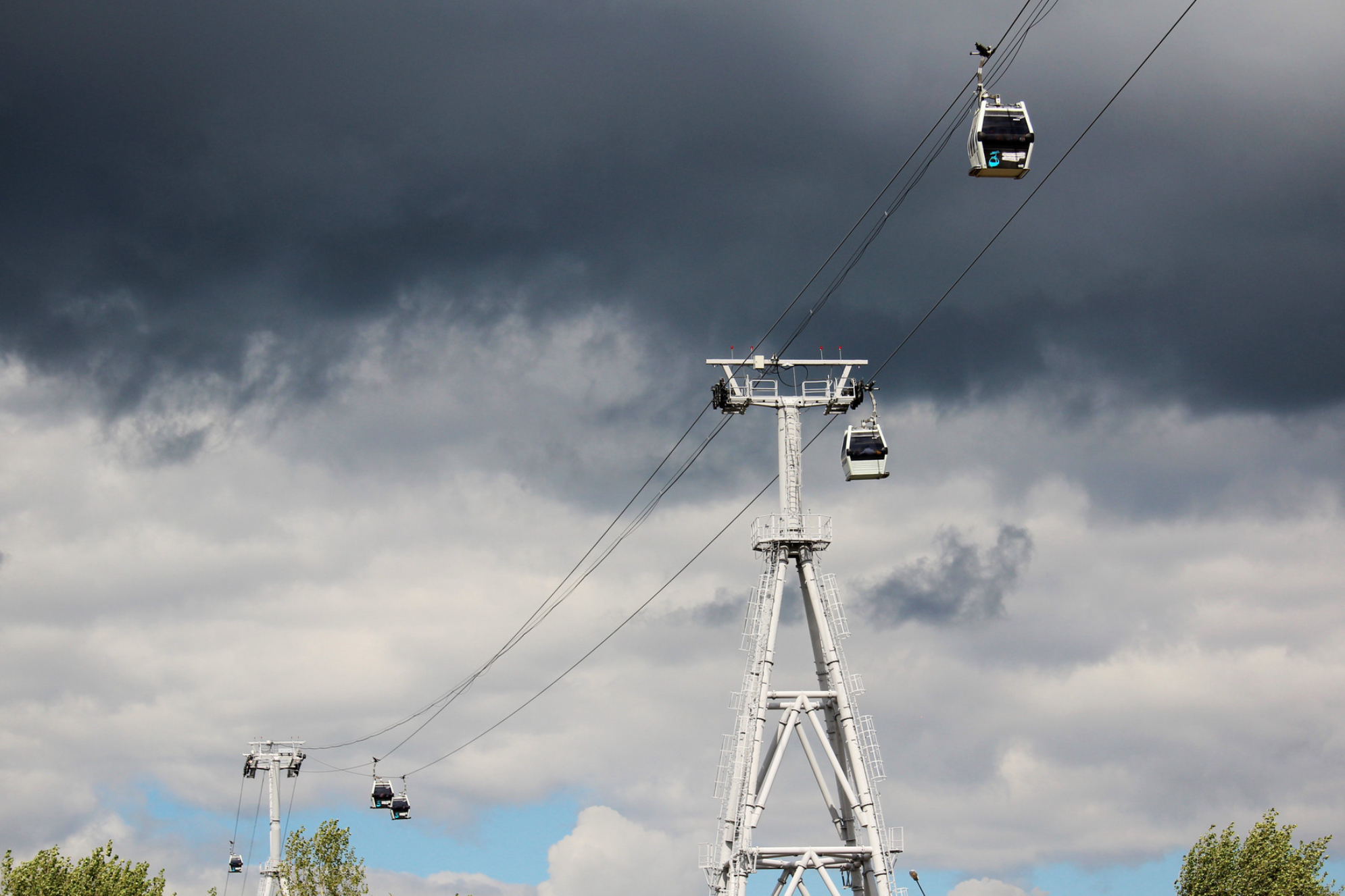 Канатная дорога в Нижнем Новгороде над рекой Волгой. Источник: Shutterstock