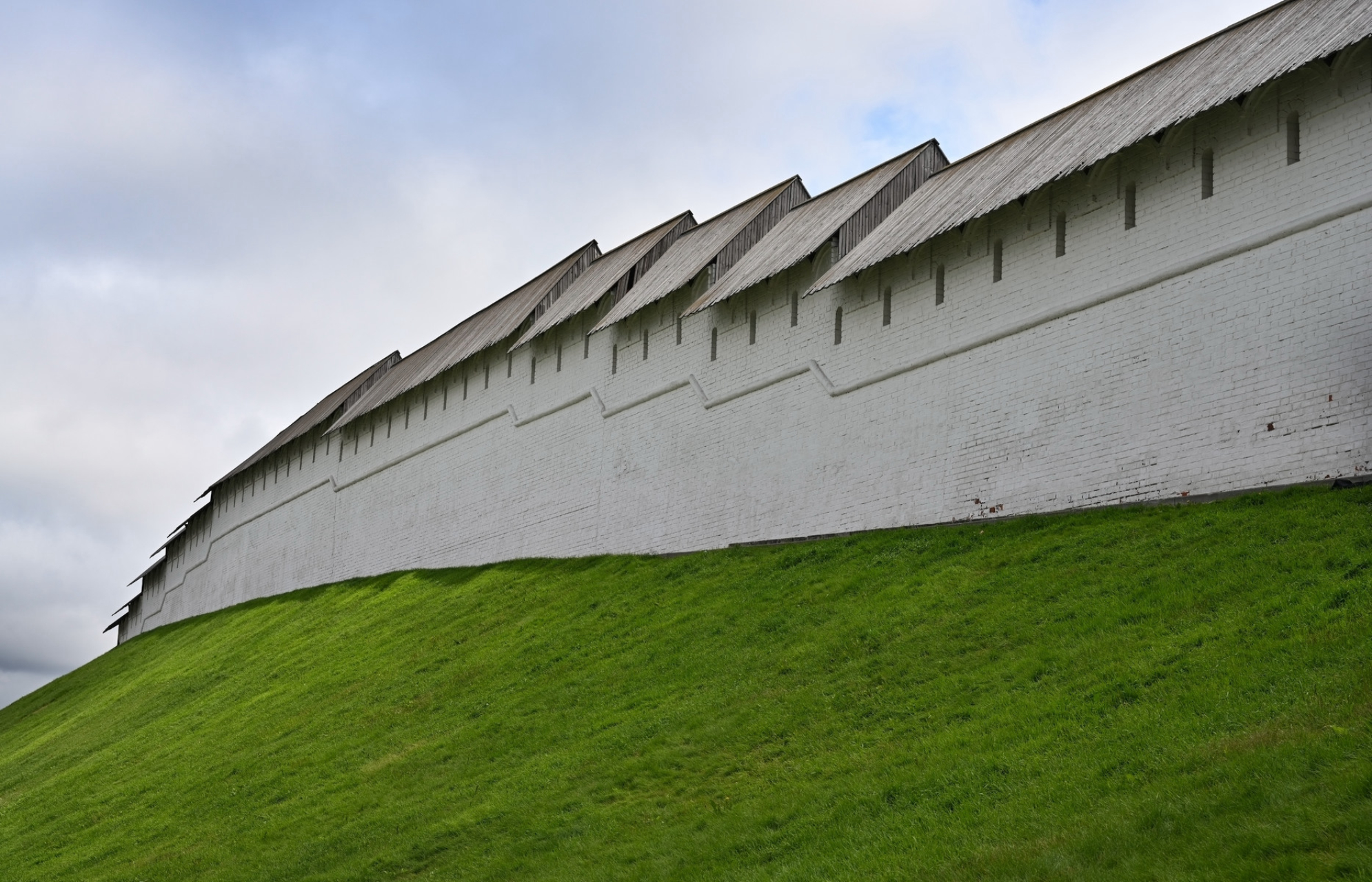 Внешний вид крепостной стены Казанского кремля. Источник: Shutterstock