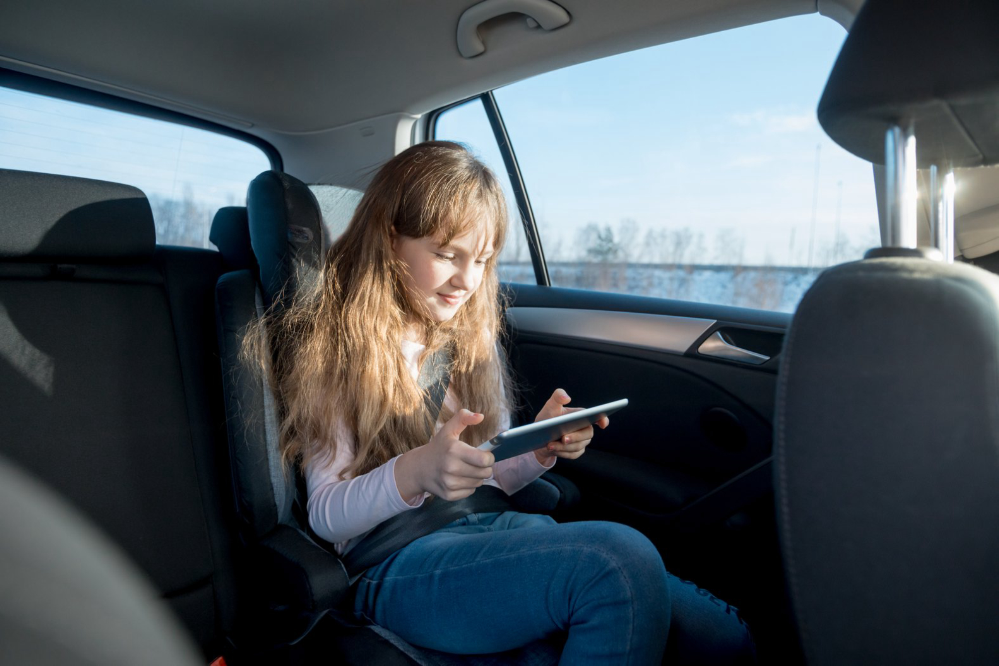 Следите за тем, чтобы подростки не проводили все время с гаджетами. elements.envato.com.