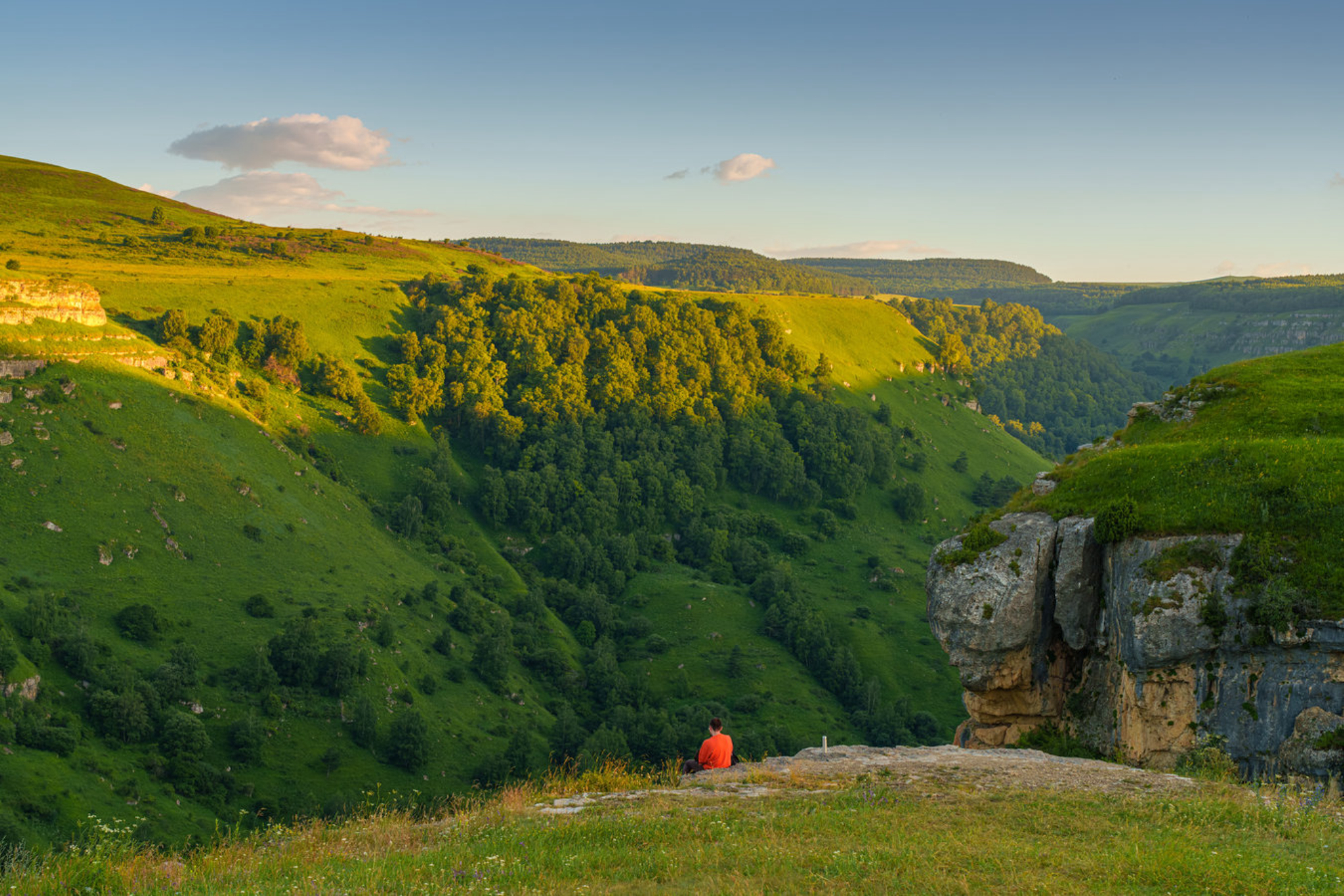 Панорамный вид с воздуха на Березовское ущелье, Кисловодск. Shutterstock