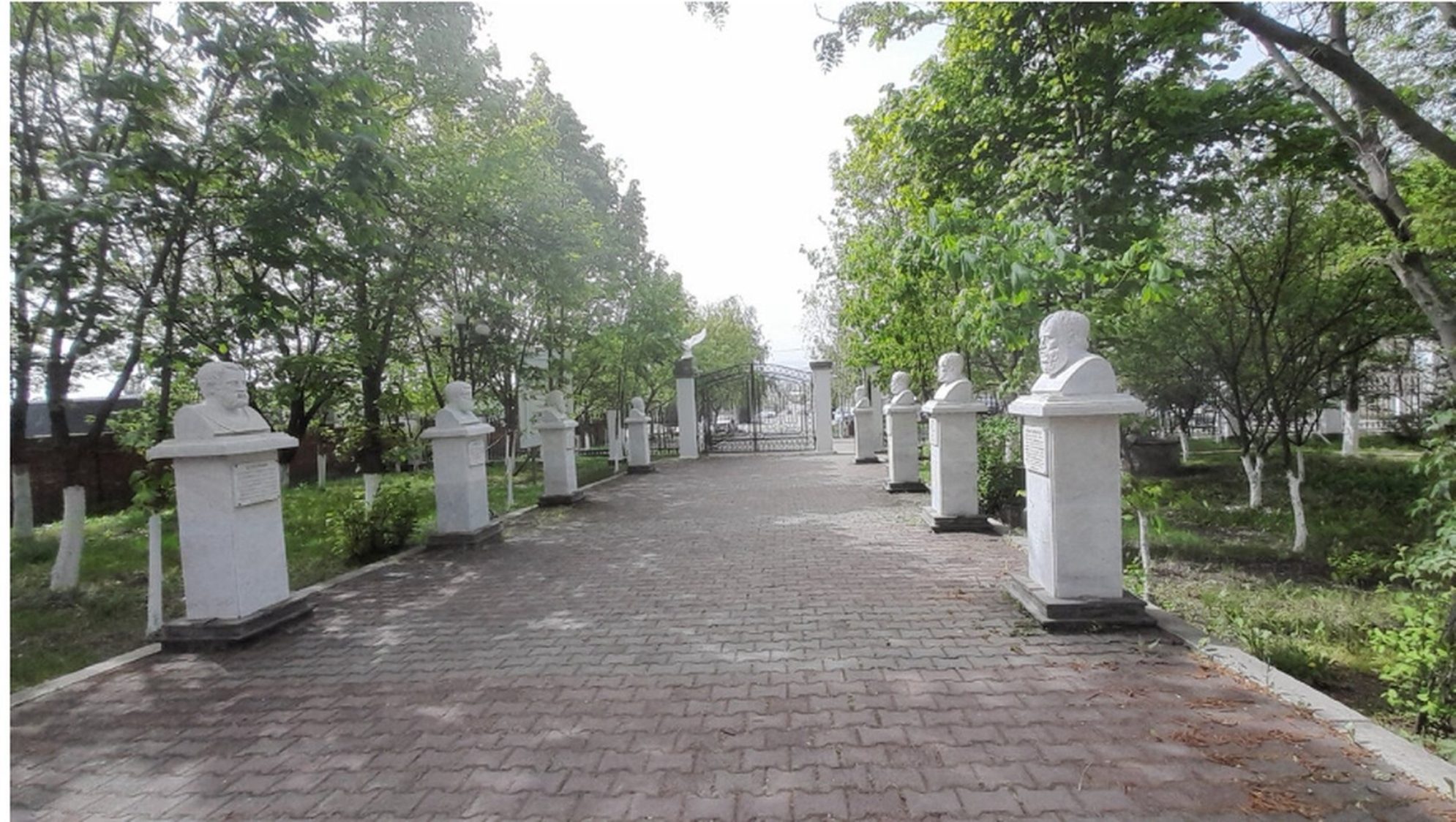 Аллея философов. Автор фото: Ирина Жарикова