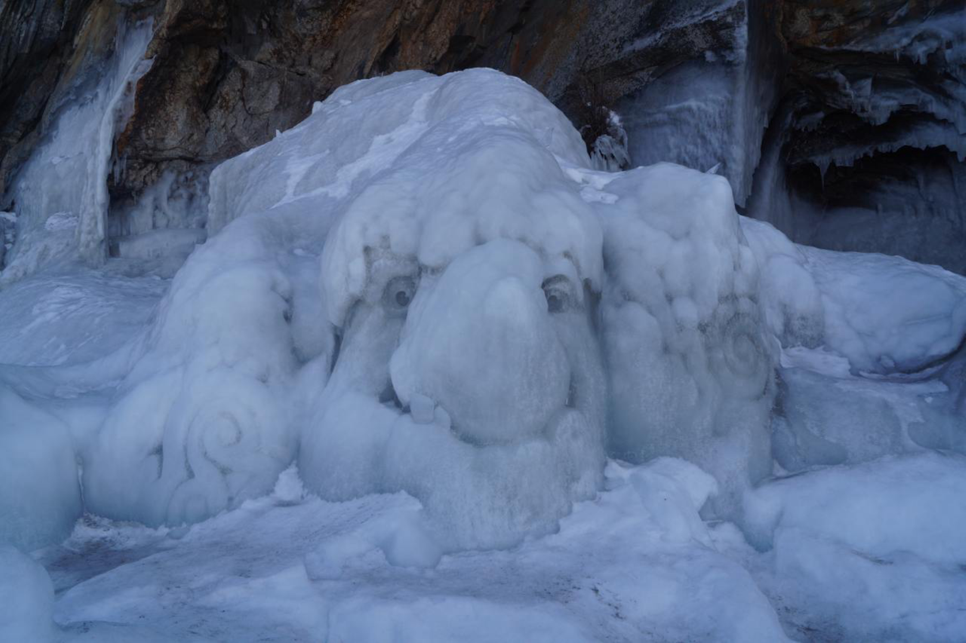 Ледяные скульптуры на Байкале. Автор фото: Марина Тихомирова