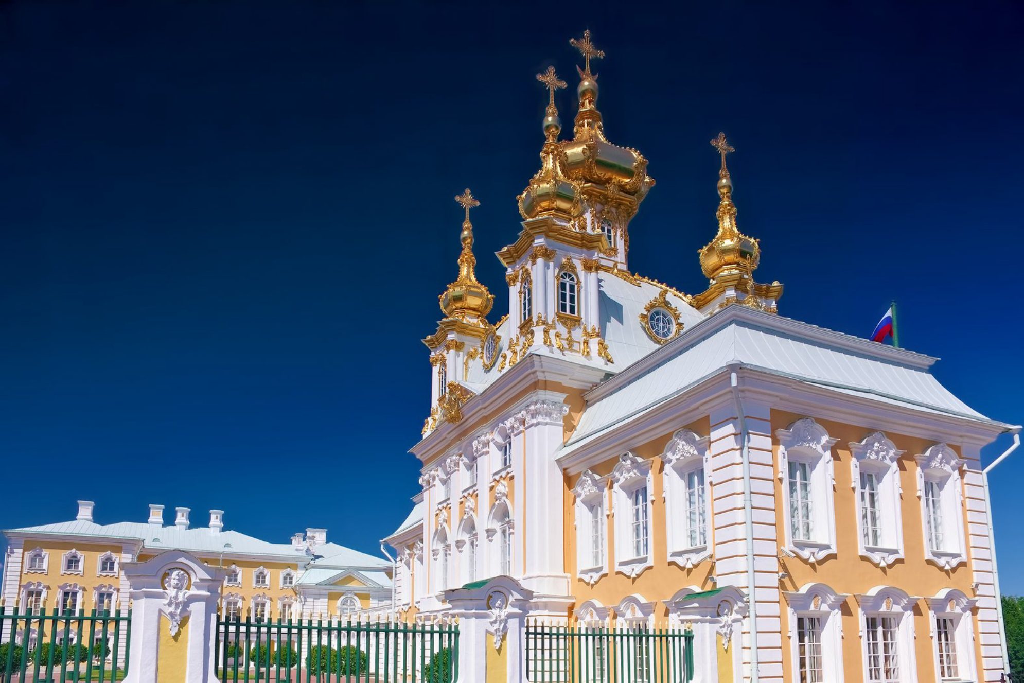 Церковный корпус, Петергоф. Источник: shutterstock.com