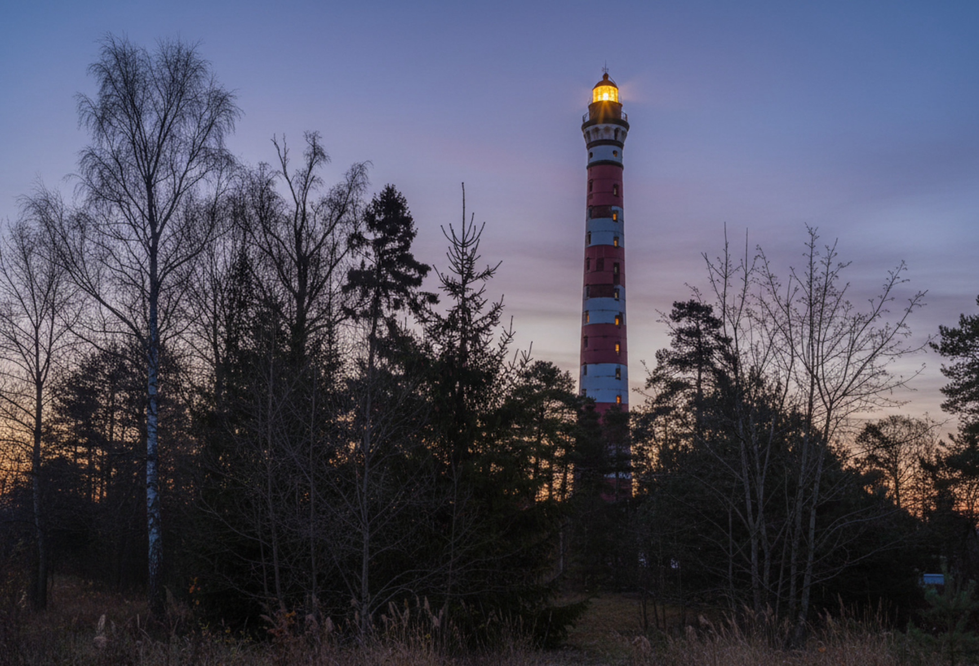 Свет Осиновецкого маяка - ориентир для судов на Ладоге