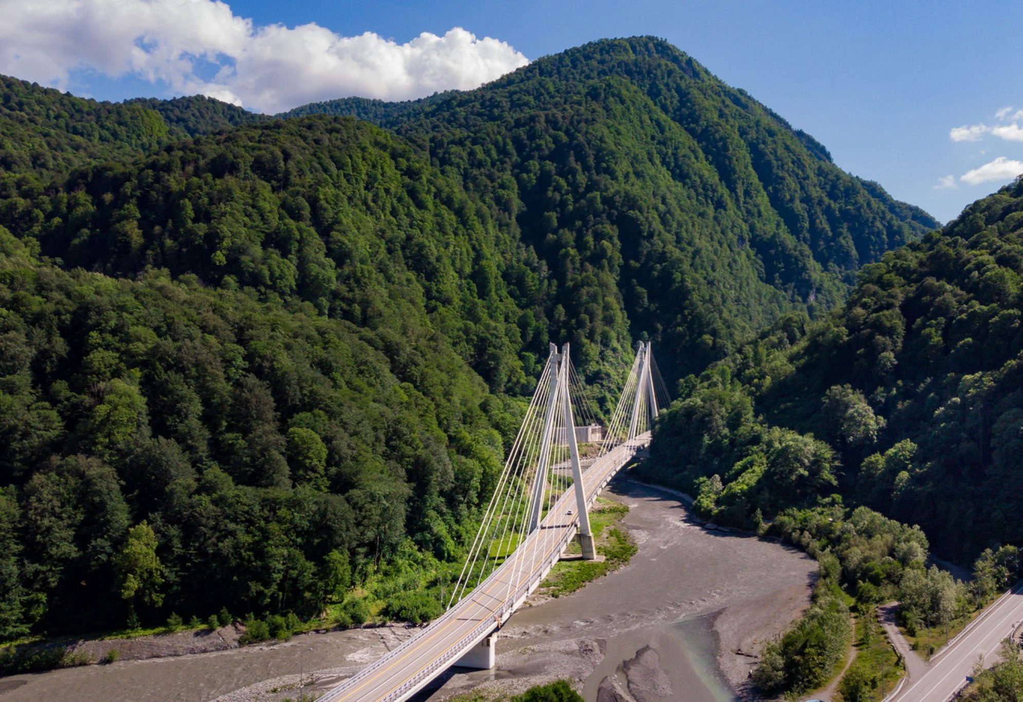 Горные склоны Красной Поляны. Shutterstock