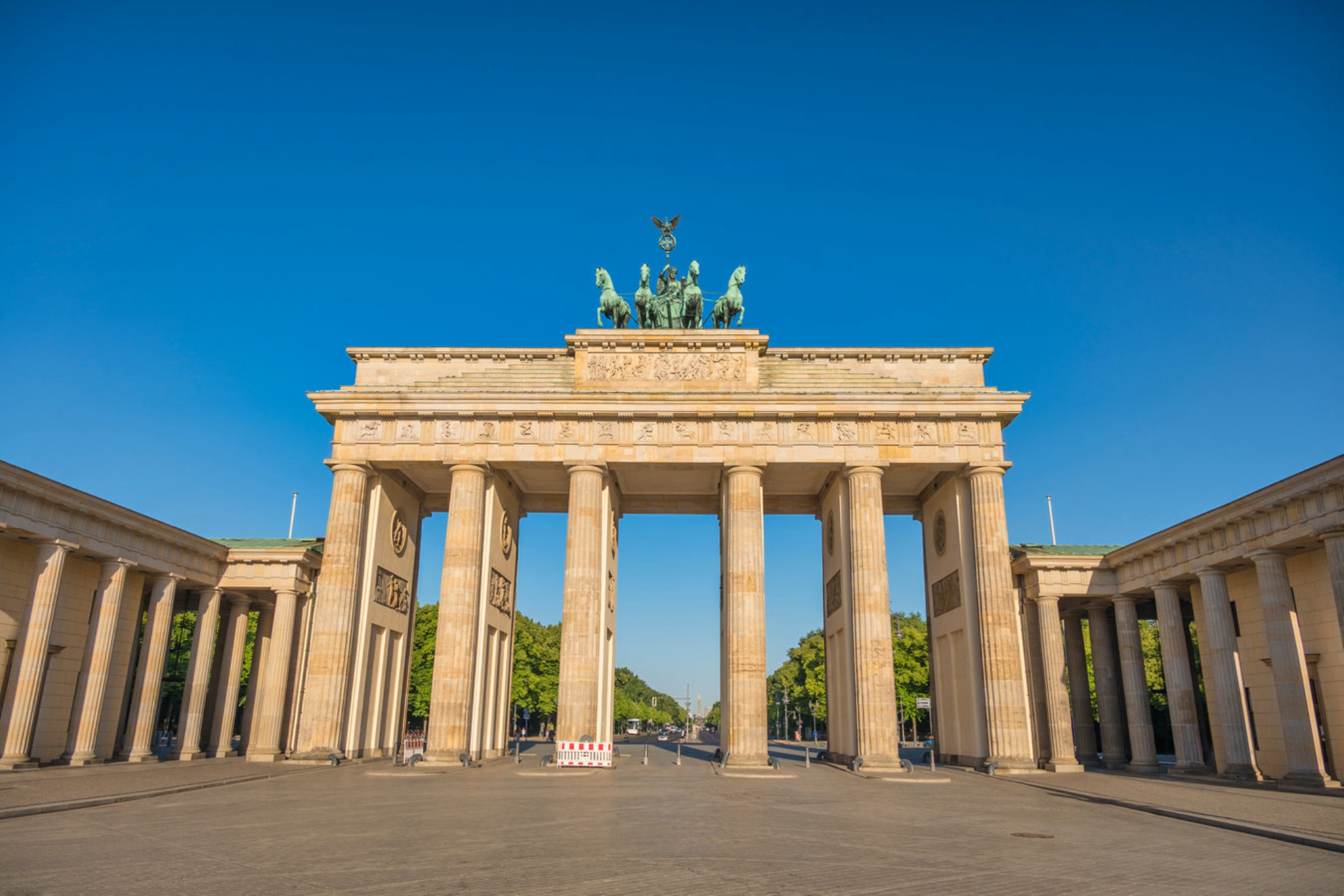 Городской пейзаж у Бранденбургских ворот, Берлин, Германия Shutterstock