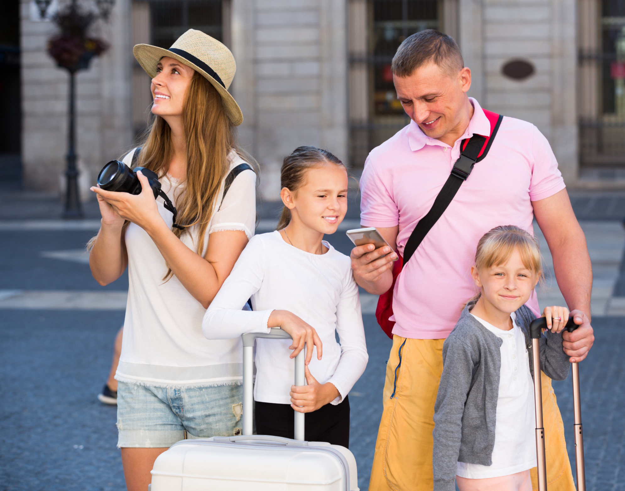 Семья в путешествии. Источник: Shutterstock