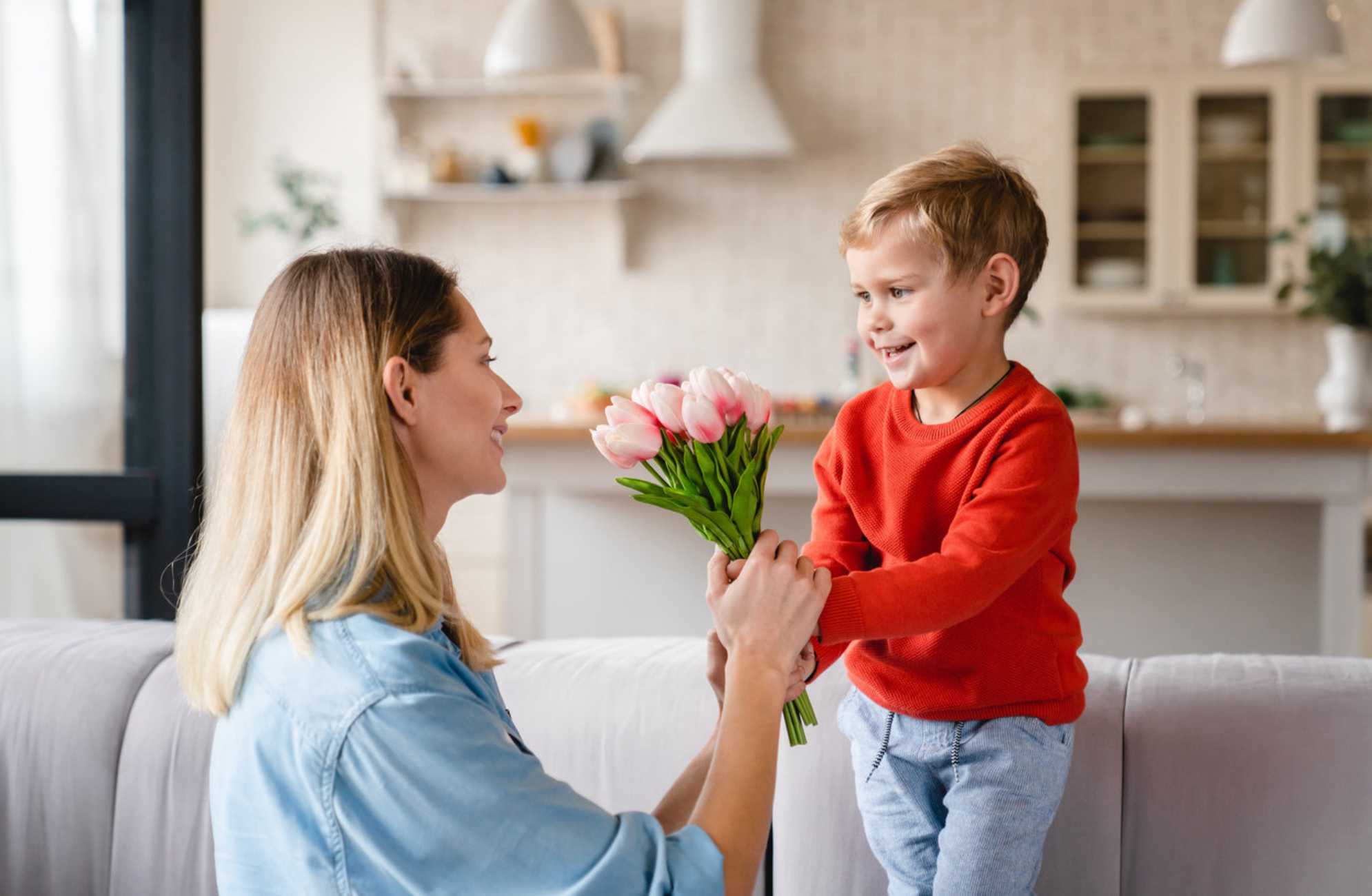 Не забудьте поздравить свою маму с праздником. Источник: Shutterstock
