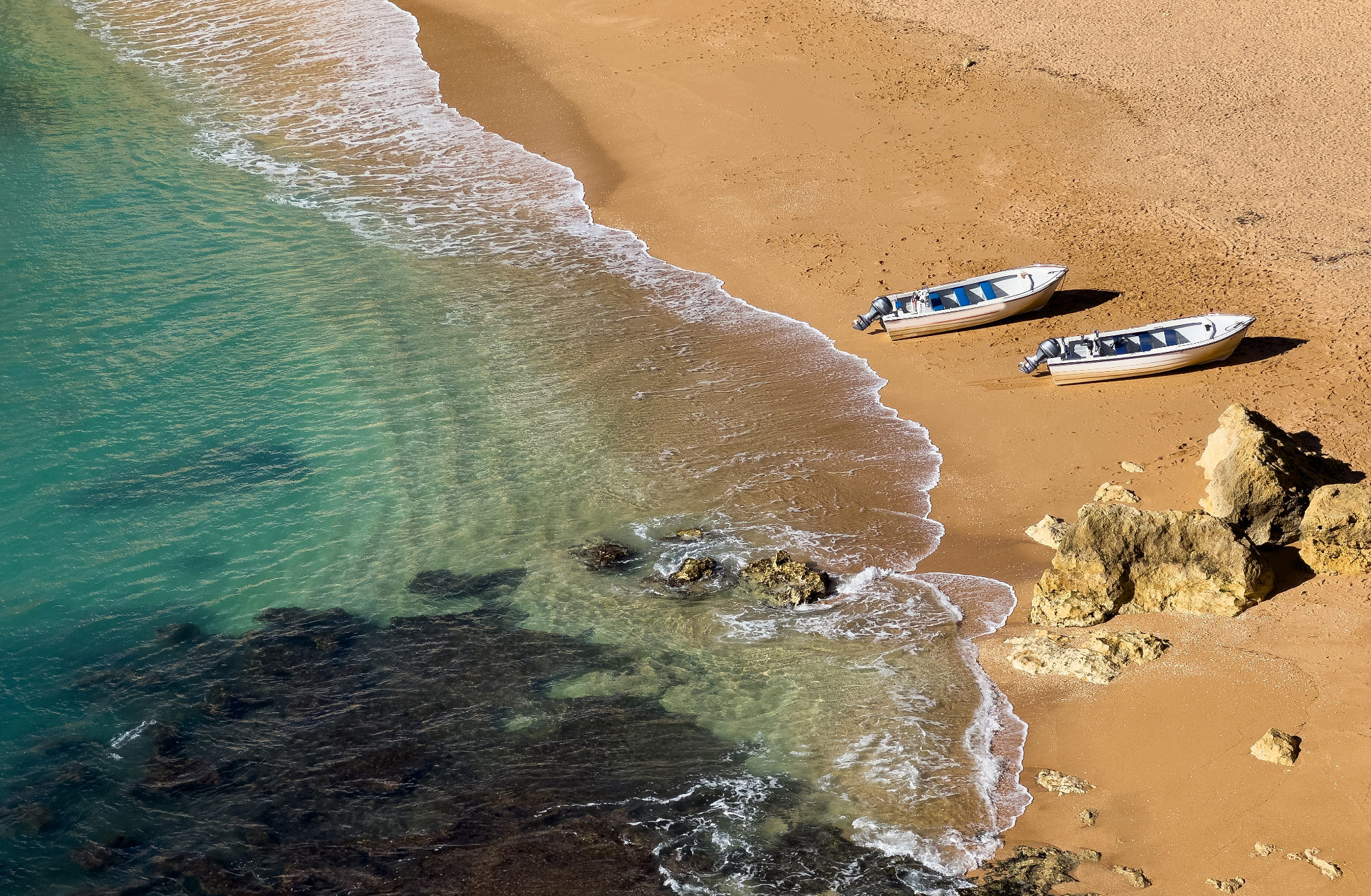 Лодки на пляже у Атлантического океана, Марокко. Источник: Shutterstock