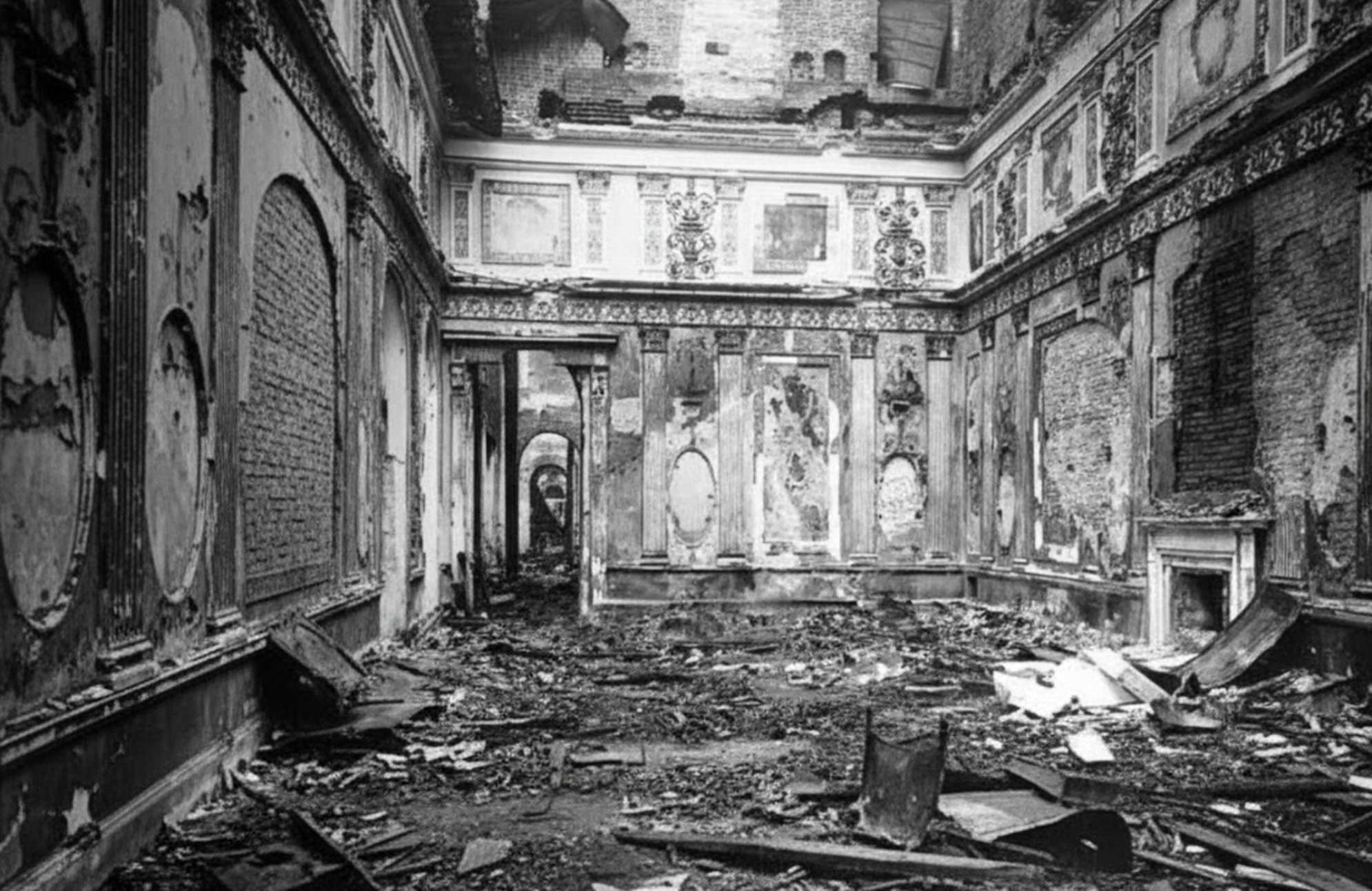 Залы Екатерининского дворца после оккупации во время Великой Отечественной войны