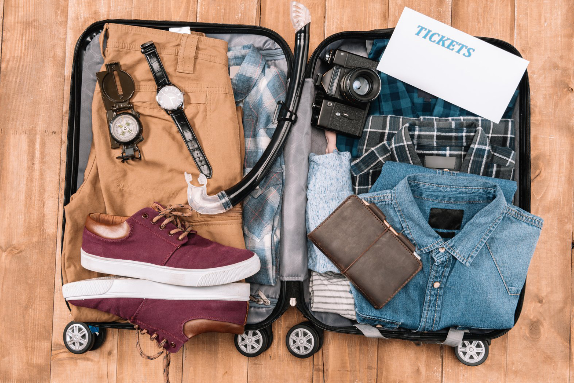 Перед выходом проверьте вес чемодана, если решили взять его в ручную кладь.Источник фото: ru.freepik.comАвтор: Designed by Freepik
