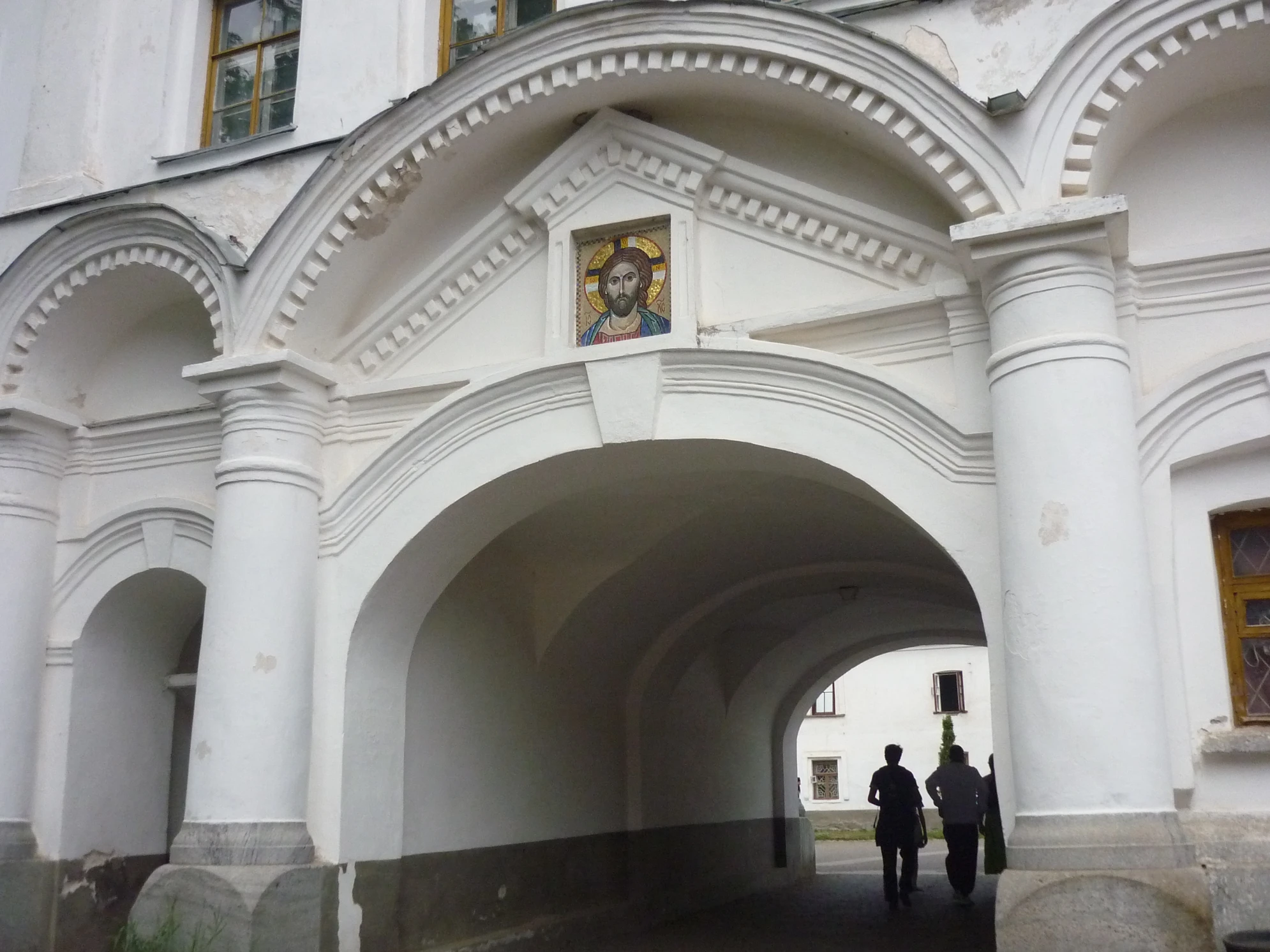 Ежегодно тысячи туристов и паломников посещают ставропигиальный мужской монастырь, расположенный на островах Ладожского озера.