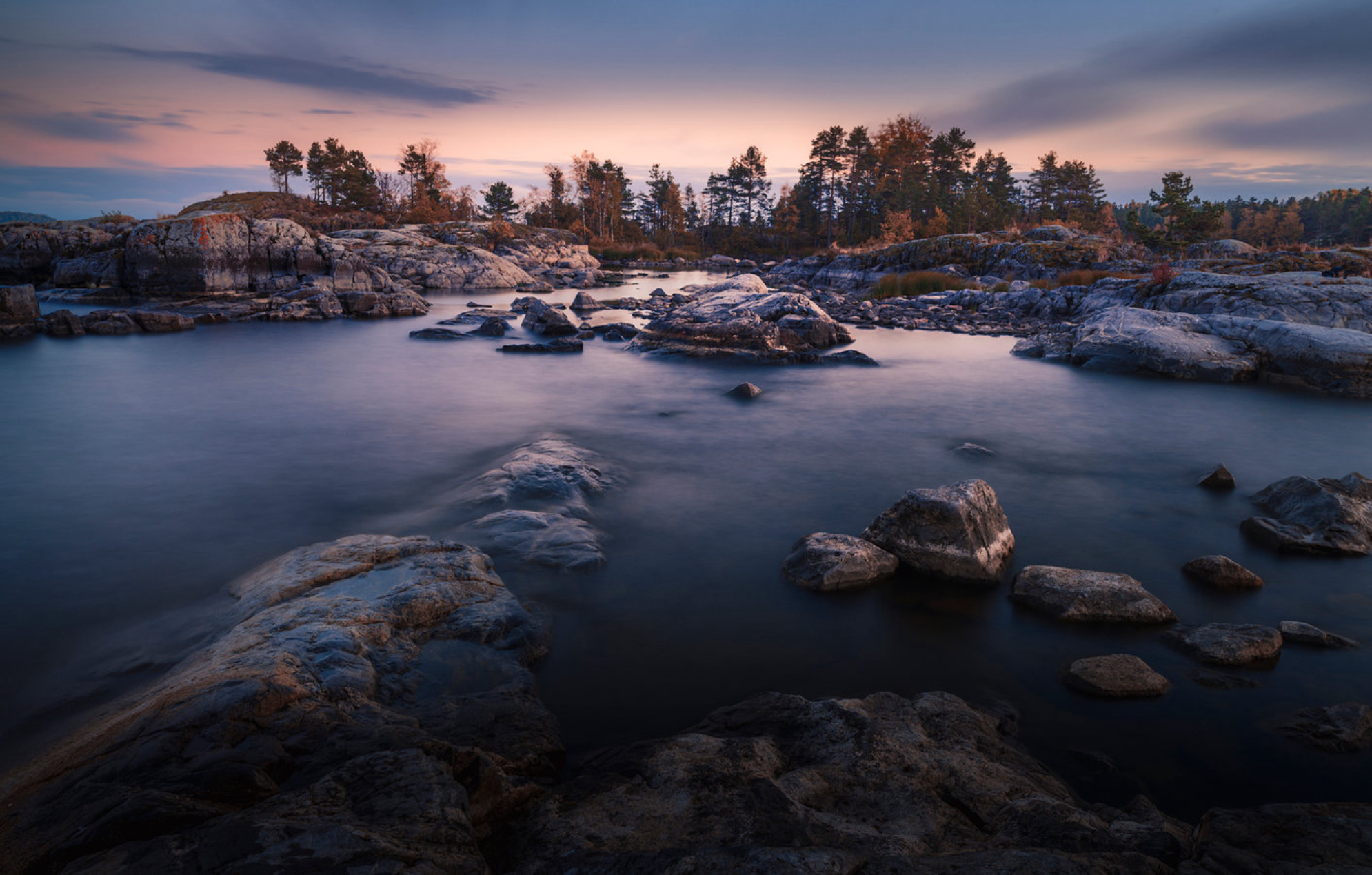 Ладожские шхеры привлекают своей дикостью и красотой гранитных пейзажей. shutterstock.com