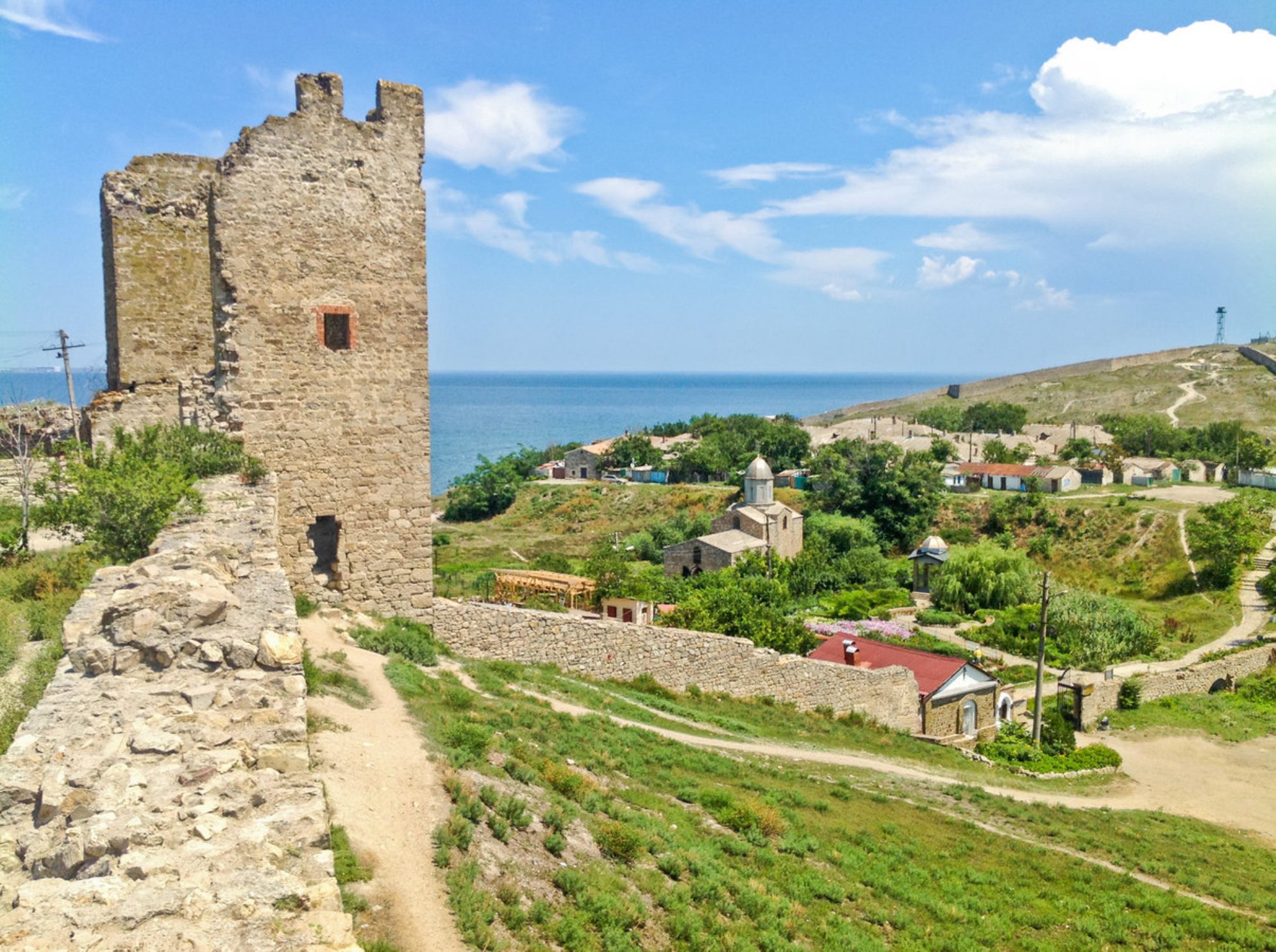 Генуэзская крепость в Феодосии. Источник фото: shutterstock.com