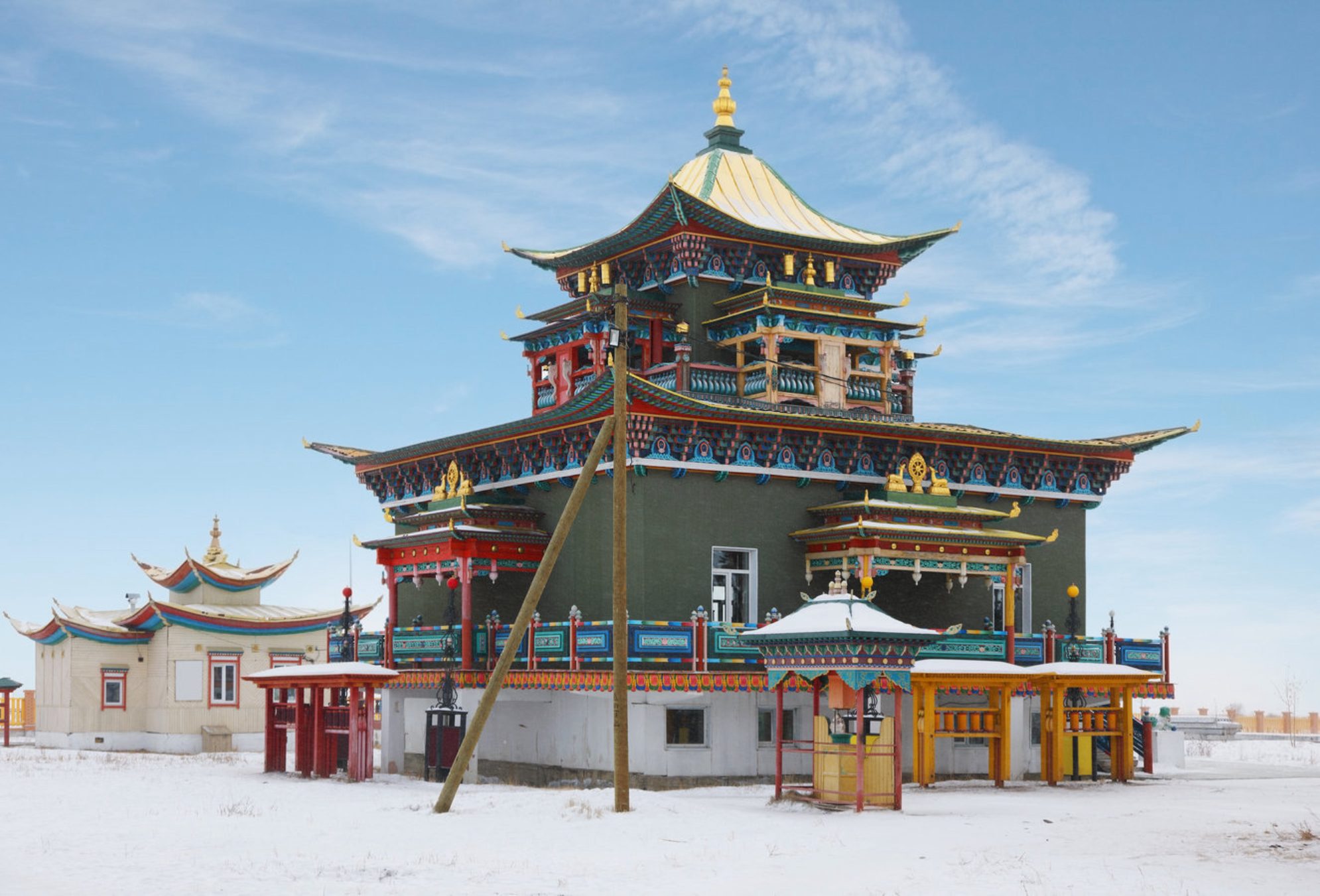 Улан-Удэ славится уникальным смешением русской и бурятской культур, а зимой здесь можно увидеть яркие снежные фестивали и полярное сияние в северной части республики. Источник: shutterstock.com