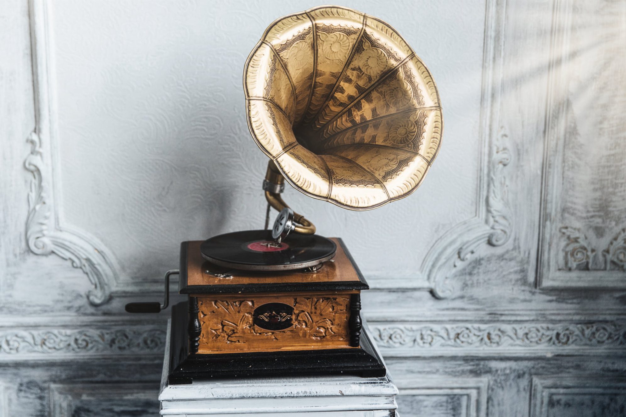 Старинный проигрыватель. Shutterstock