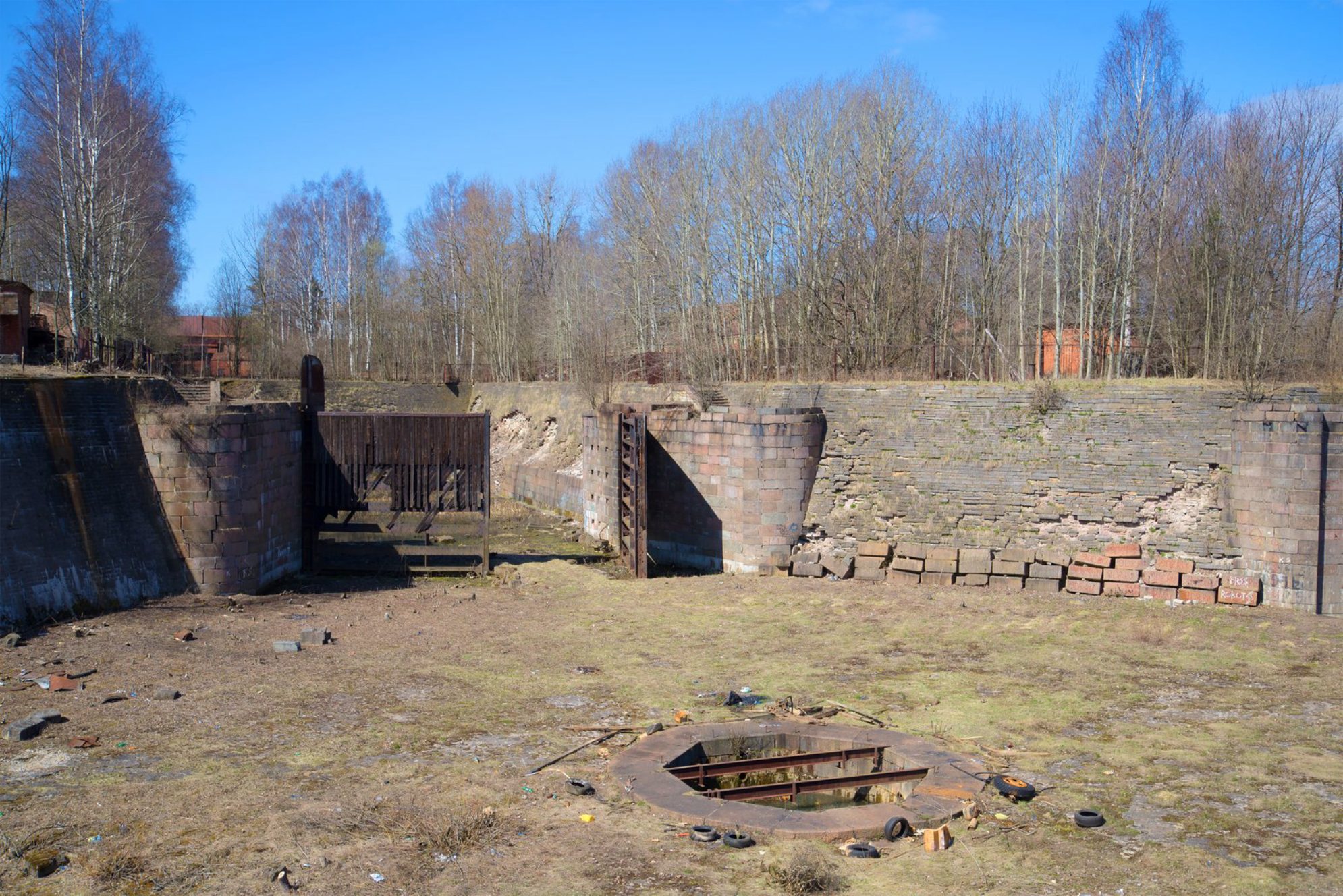 Спустя 3 века док выглядит внушительно Shutterstock.