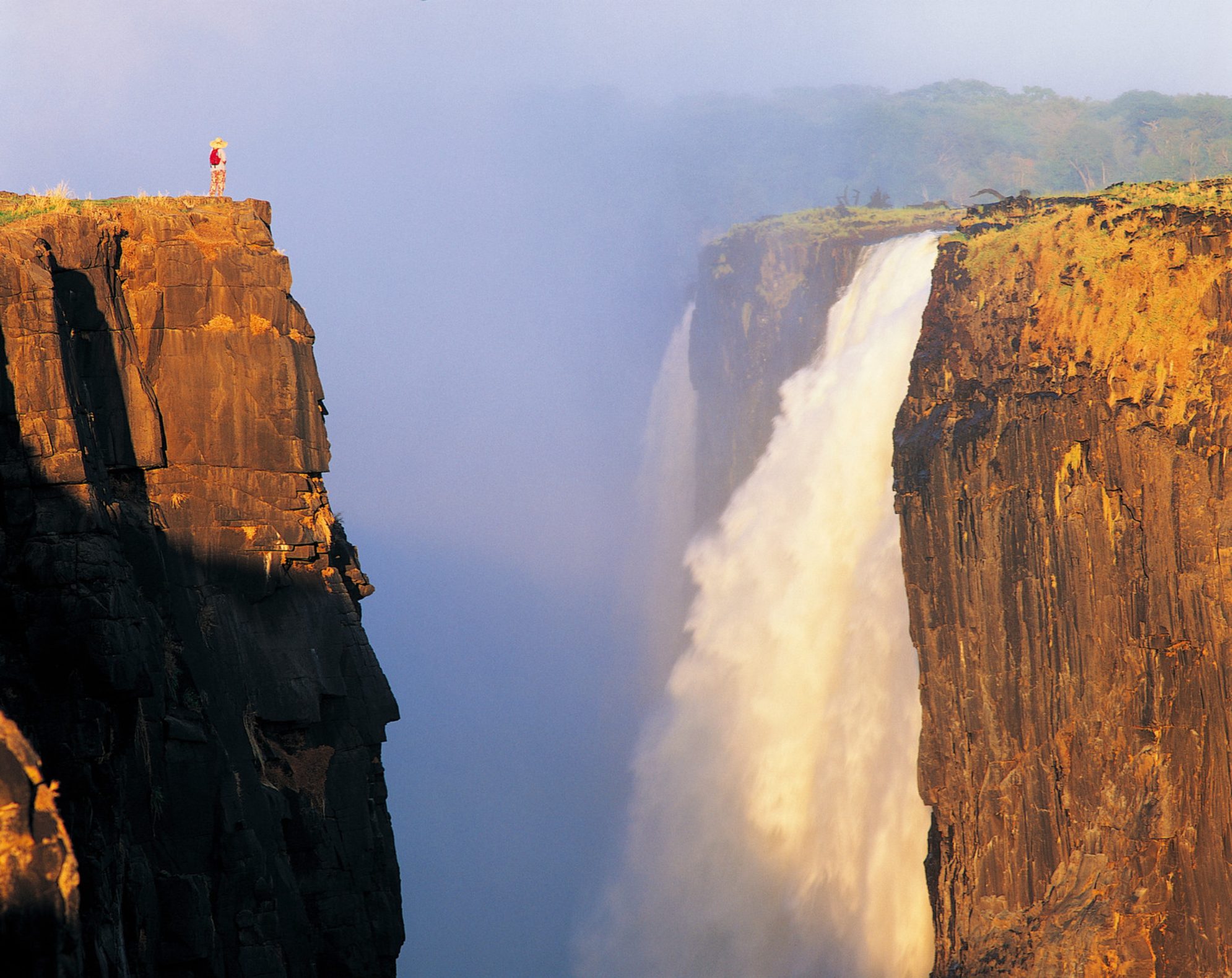 Вид на водопад Виктория, Зимбабве. Источник: Shutterstock