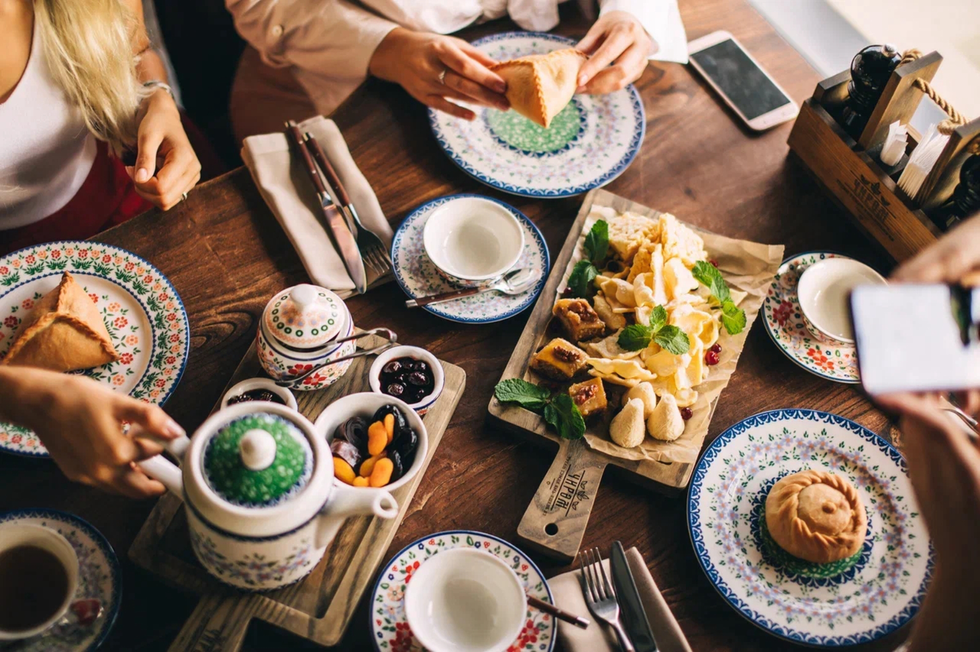 Гастрономический туризм: Топ городов, где можно вкусно отдохнуть
