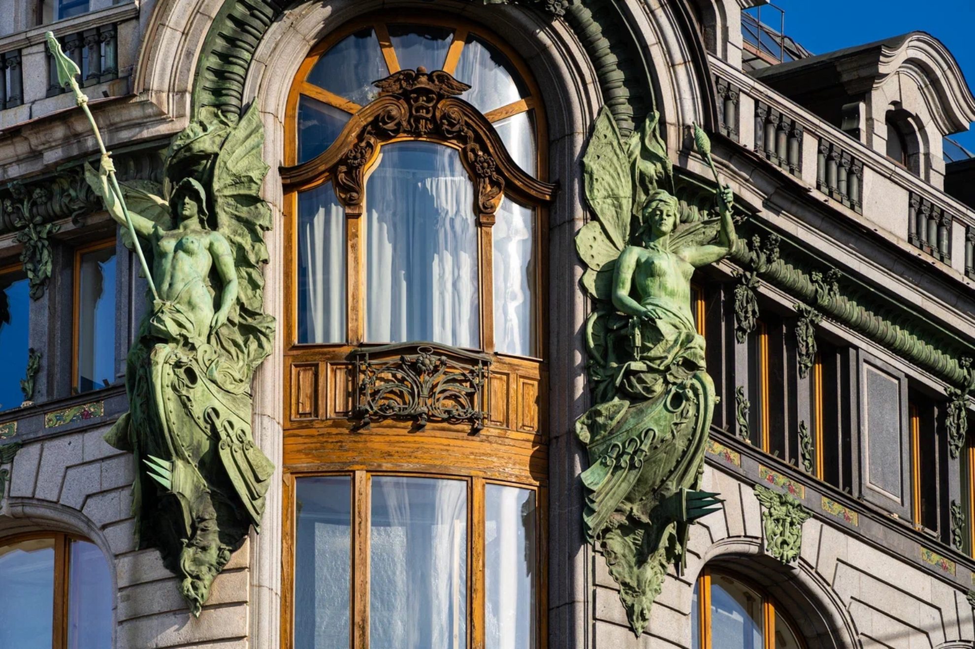 Скульптуры валькирий.Источник фото: disk.yandex.ruАвтор: Лицензионный фотобанк СПб ГБУ "ГТИБ"