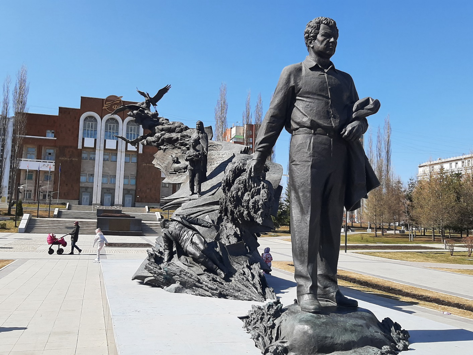 Памятник Мустаю Кариму. Автор фото: Ирина Дорофеева