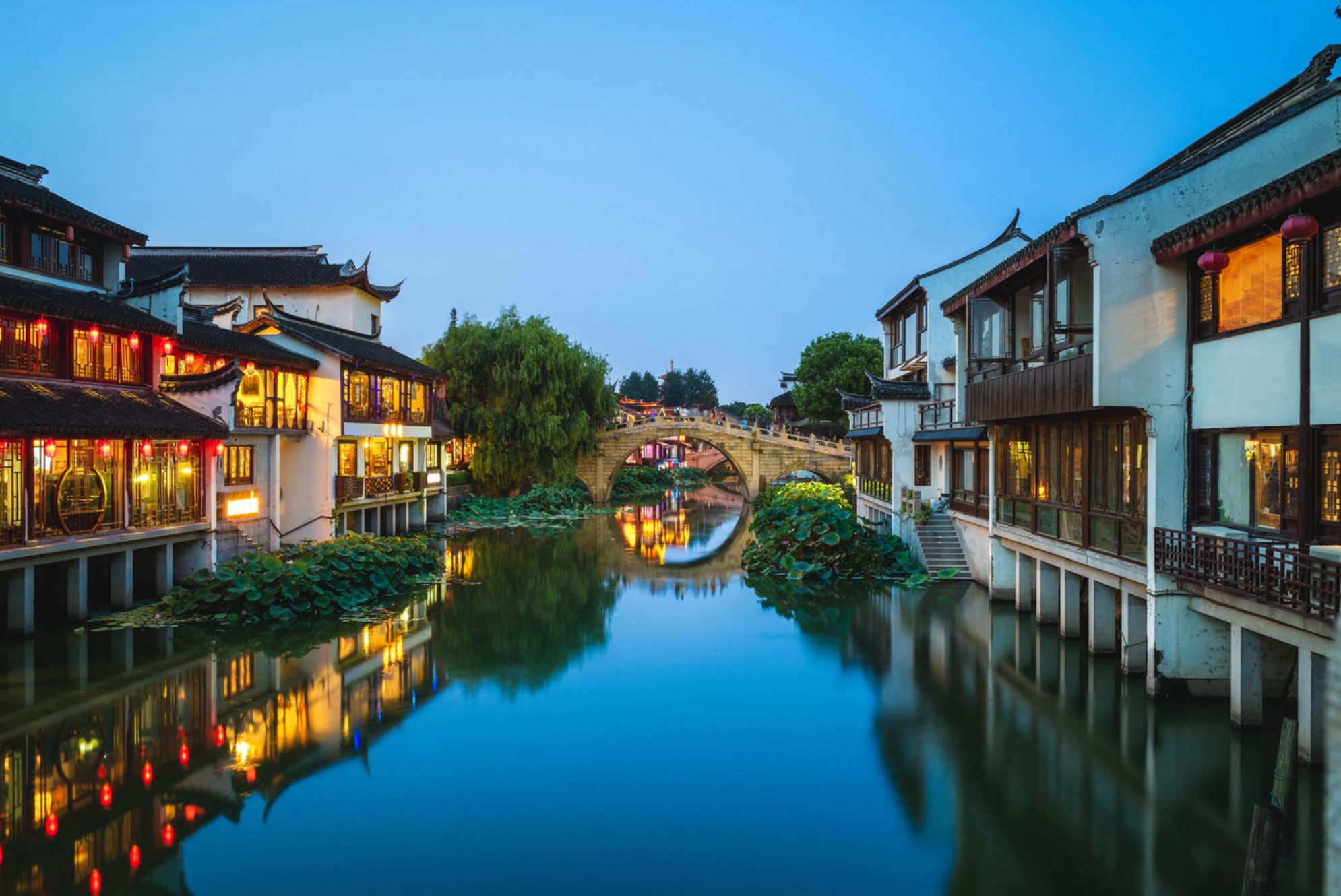 Знакомство со Старым городом пройдет в вечернее время. Исследуйте Старый город при свете огней. Источник: Shutterstock