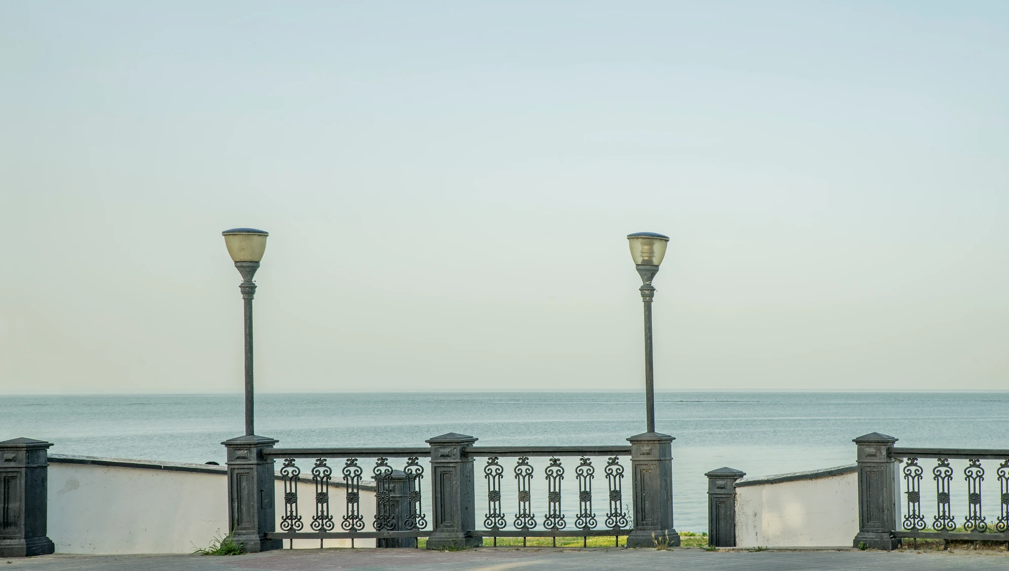 Пушкинская набережная в Таганроге на берегу Таганрогского залива Азовского моря. Источник: Shutterstock