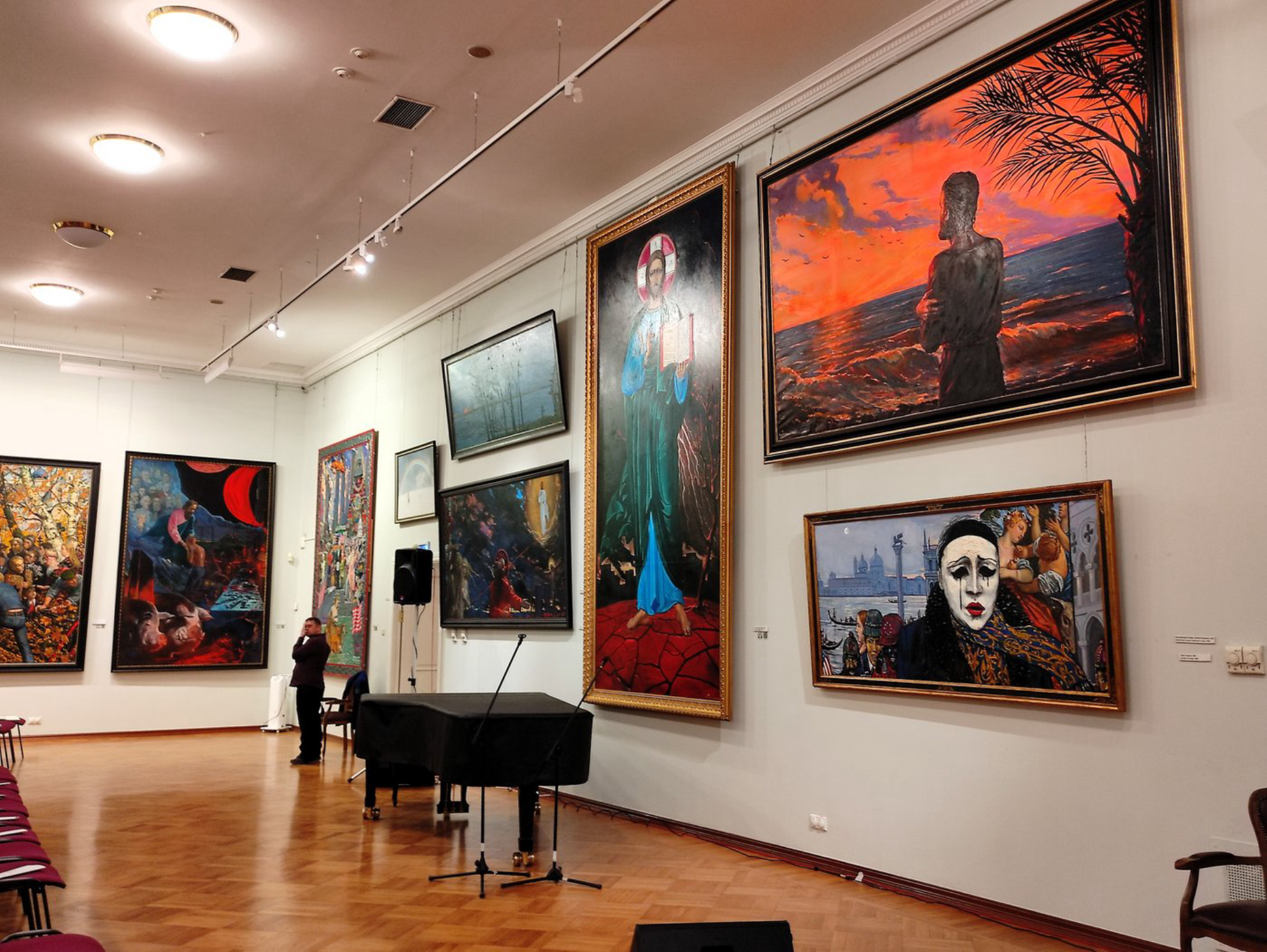 Одна из экспозиций галереи И. Глазунова. Автор фото: Любовь Федорова