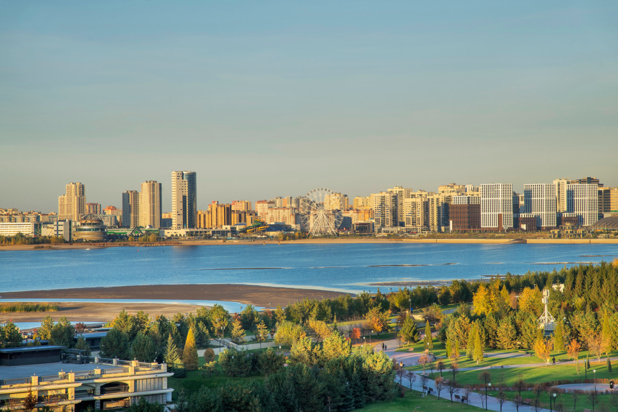 Кремлевская набережная реки Казанки в Казани. Источник: Shutterstock