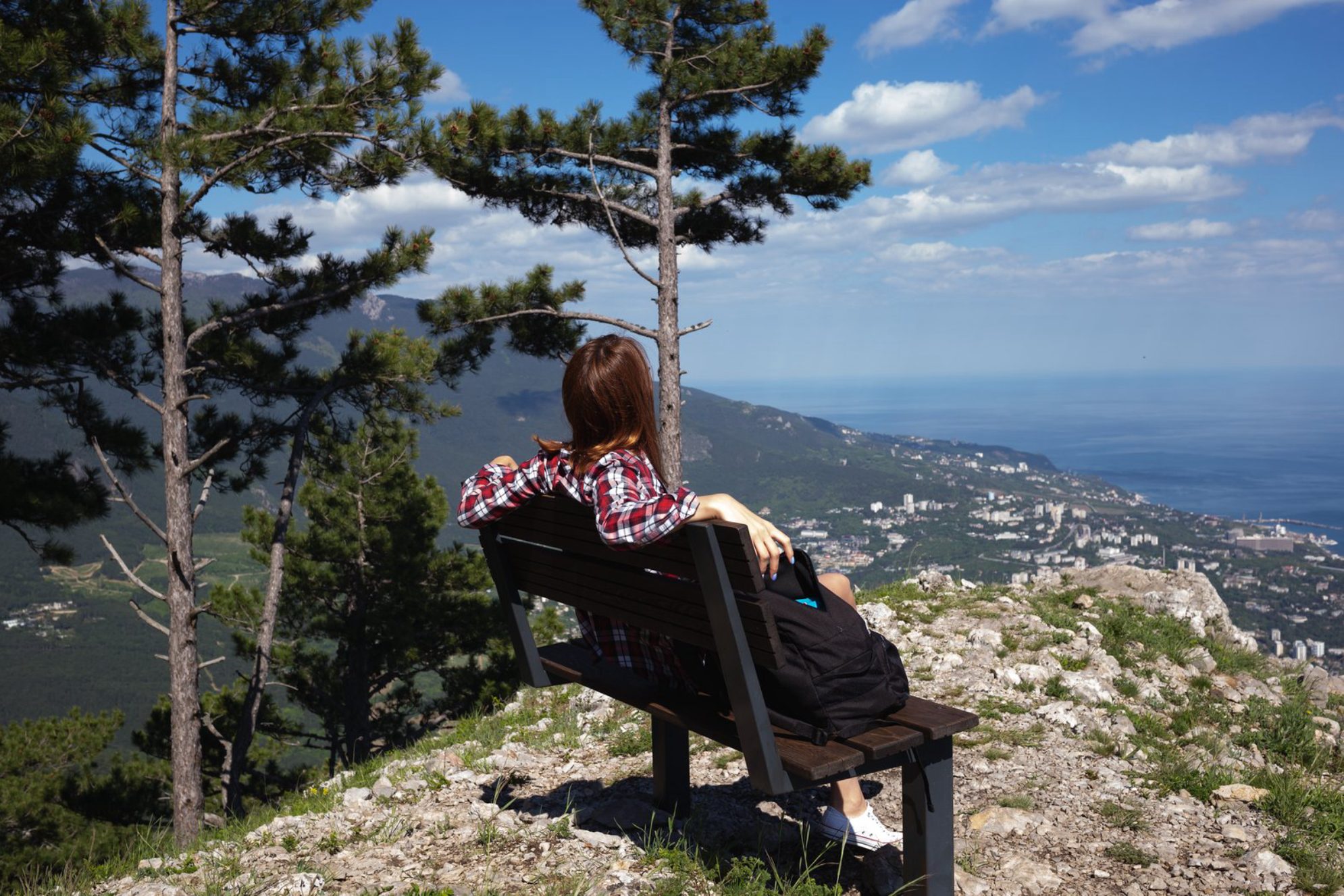 Вид сверху помогает понять, как устроен город: где старые районы, где современные жилые массивы, где заканчивается городской ландшафт и начинается природный.Источник фото: elements.envato.com