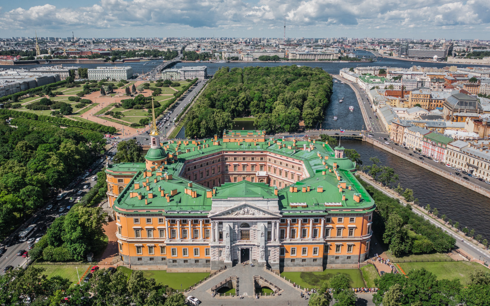 Михайловский замок тоже несет на себе отпечаток масонов. Shutterstock