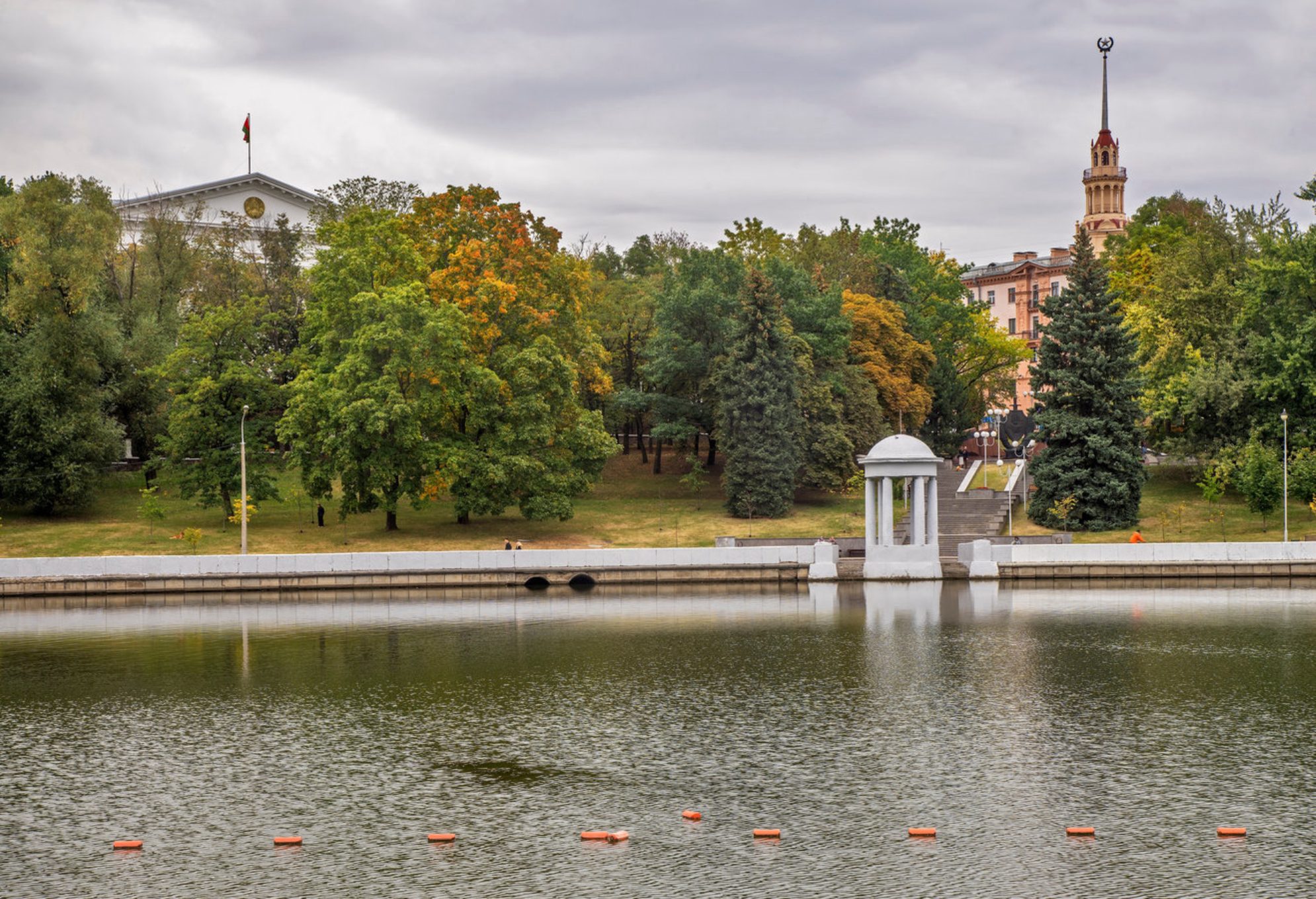 Набережная реки Свислочь. Источник фото: shutterstock.com