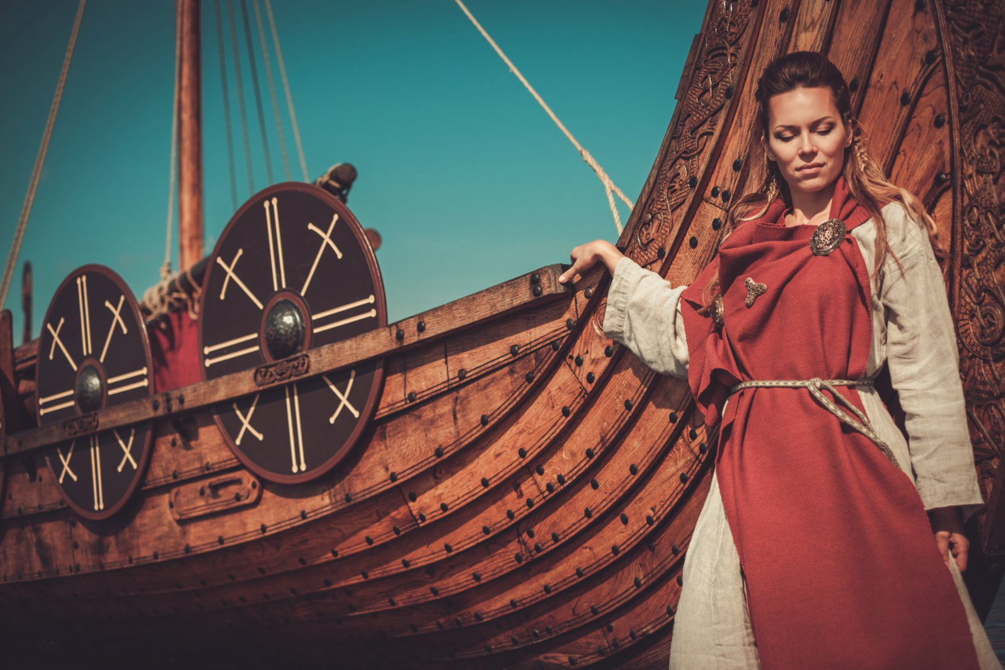 Прогулка по Выборгскому заливу на драккаре викингов: морское путешествие в духе Средневековья