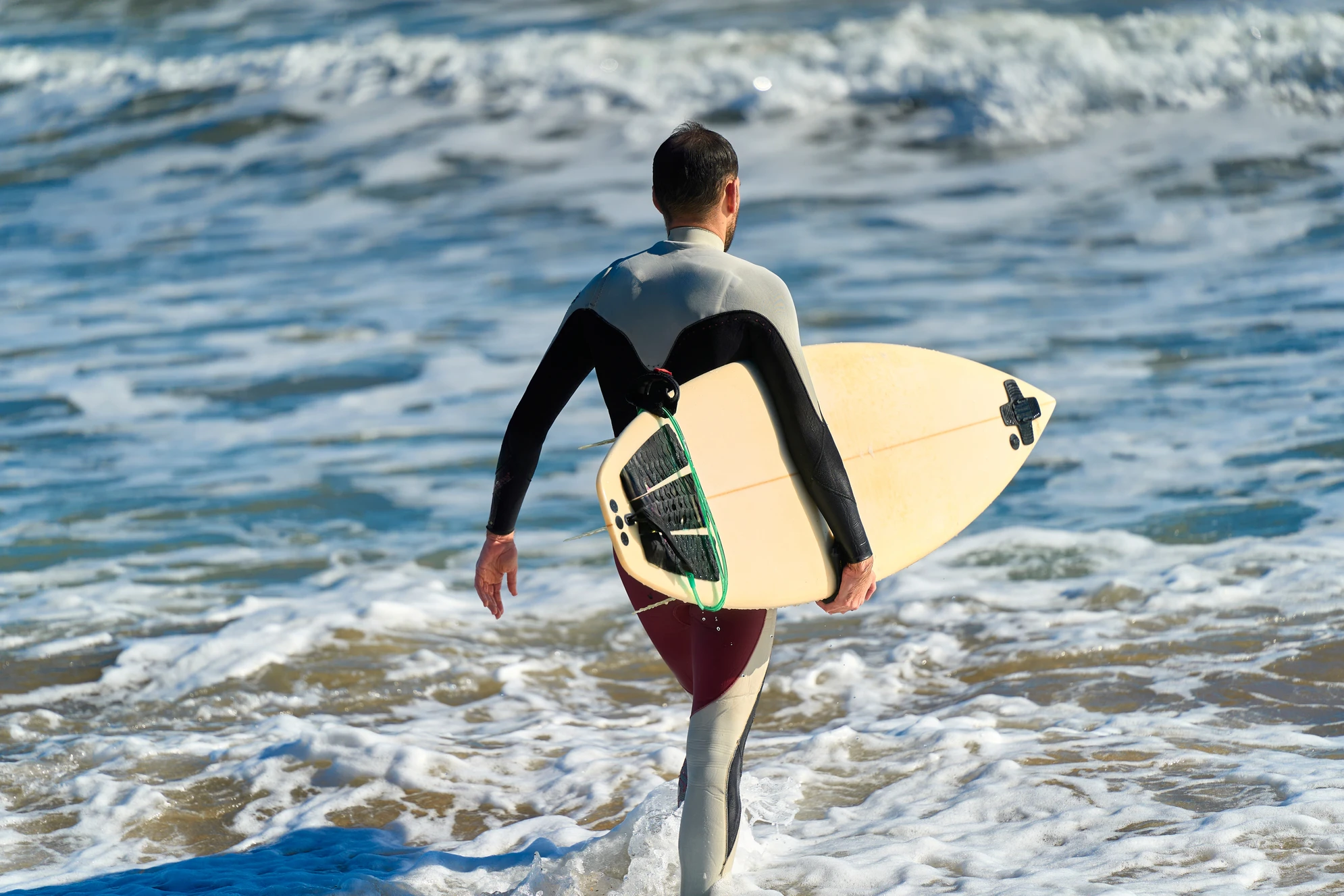 Уникальное расположение Должанской на стыке Таганрогского залива и моря обеспечивает ветреные условия, идеальные для серфинга. Источник: Shutterstock