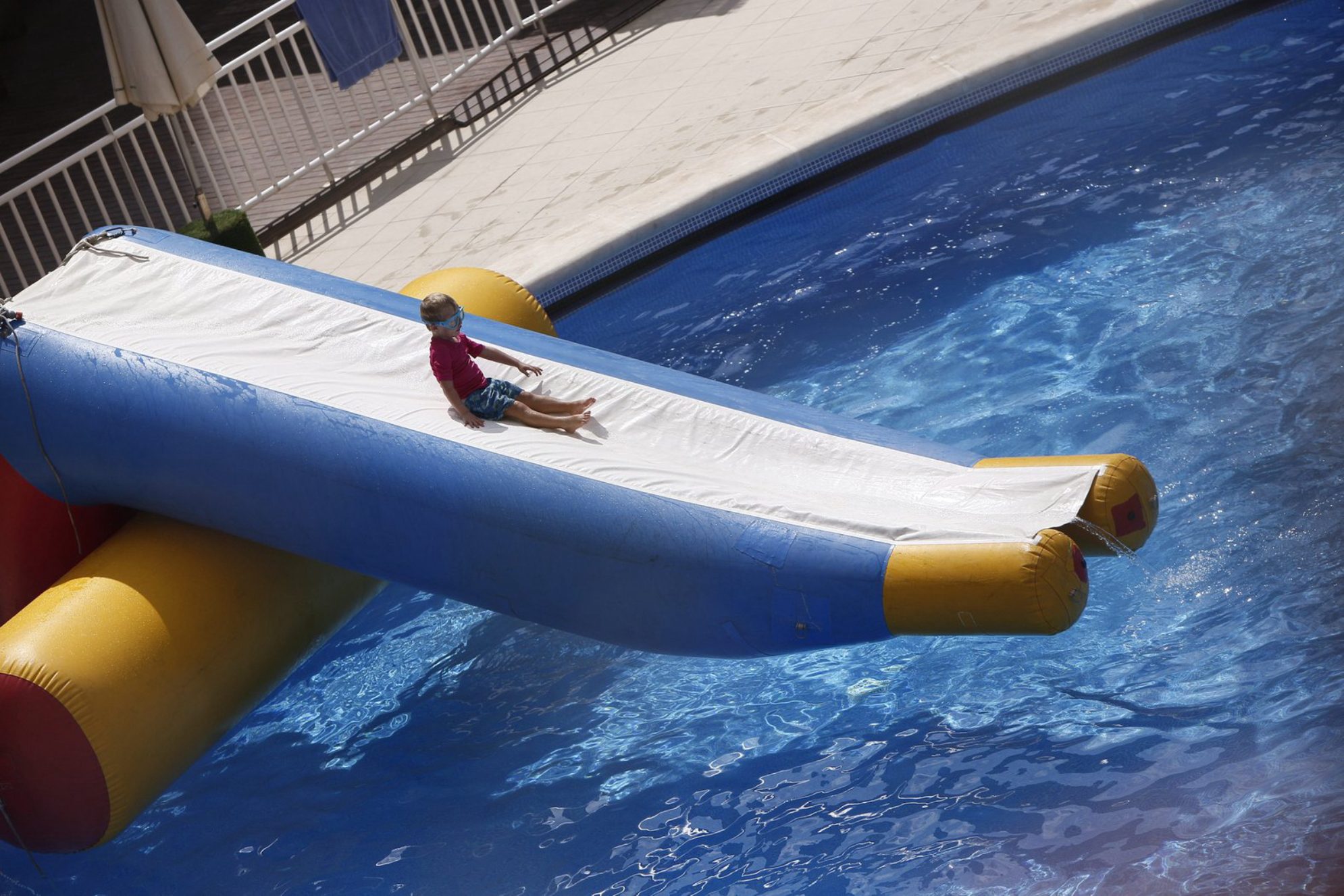 В аквапарке можно провести целый день. Источник фото: elements.envato.com