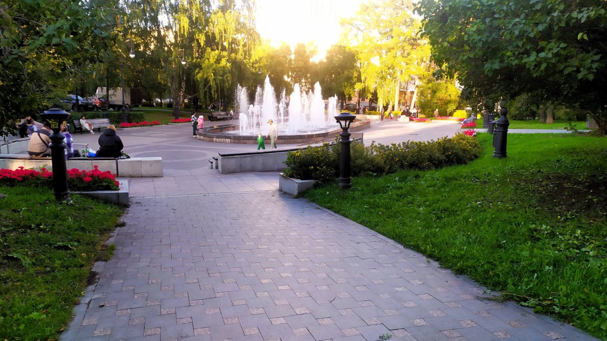 Фонтан в театральном сквере.  Автор фото: Л.Федорова