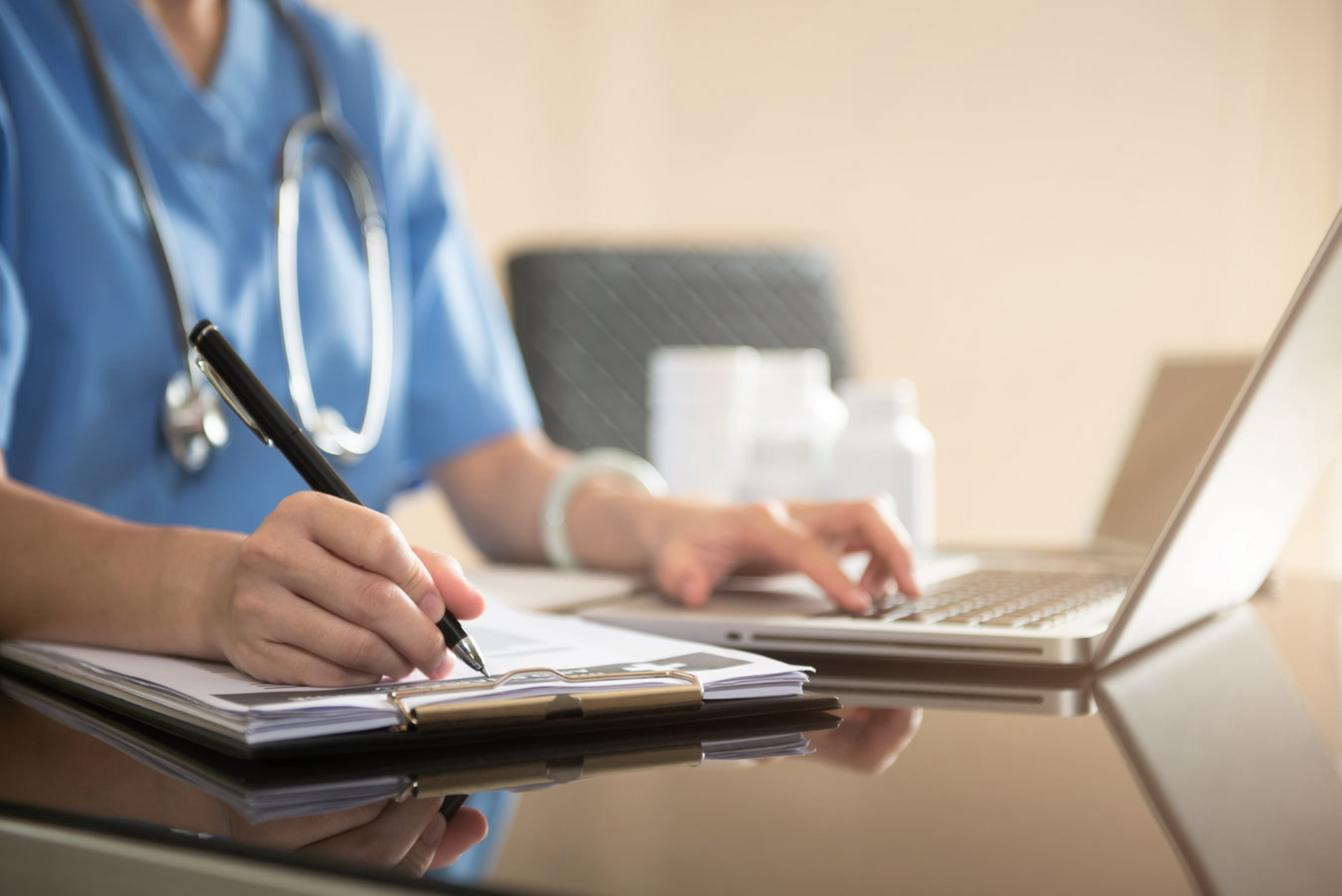 Перед посещением санатория рекомендуем проконсультироваться с врачом. Источник: shutterstock.com