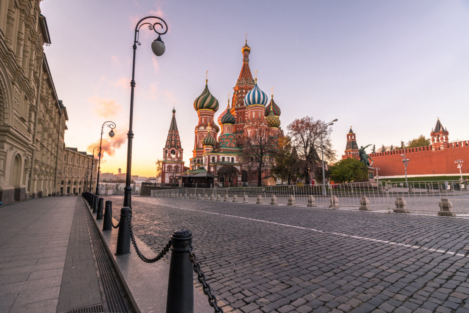 Возле храма несколько остановок общественного транспорта. Источник фото: shutterstock.com