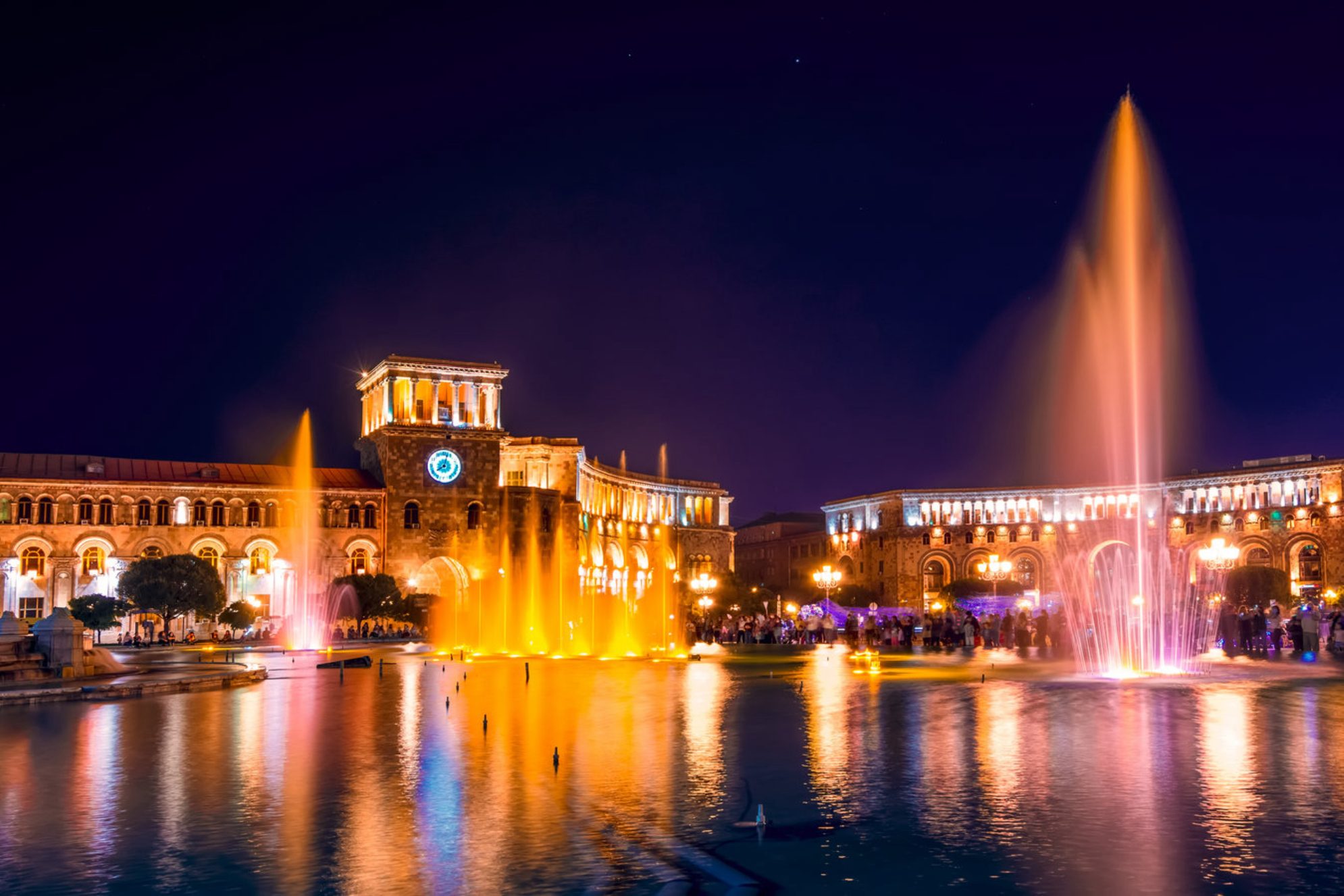 Шоу фонтанов на площади Республики. shutterstock.com