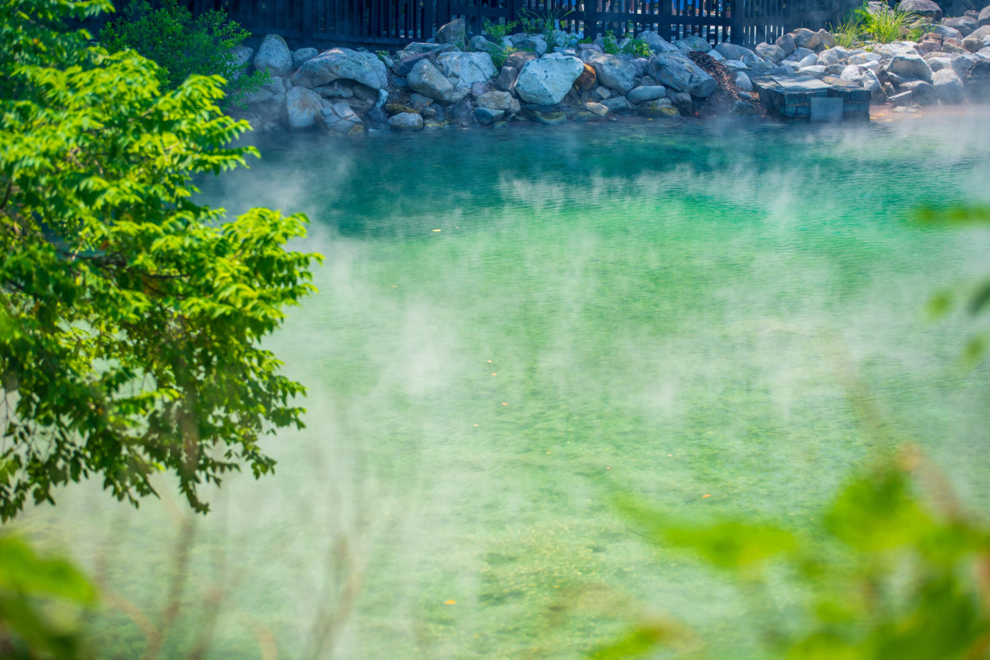 Перед посещением термальных источников лучше проконсультироваться с врачом. Shutterstock. 