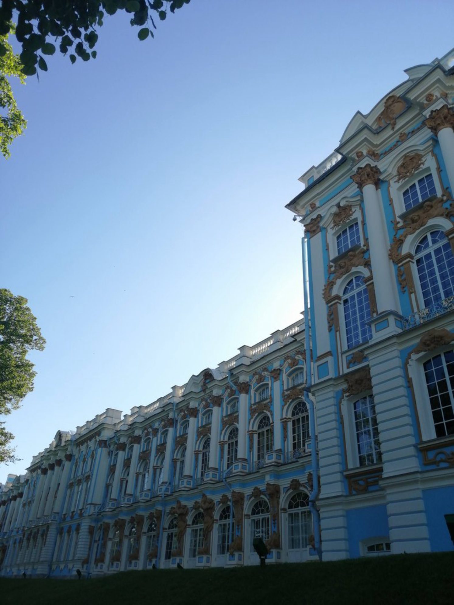 Впечатляют масштабы и архитектура Екатерининского дворца. Автор фото: Т.Леднева