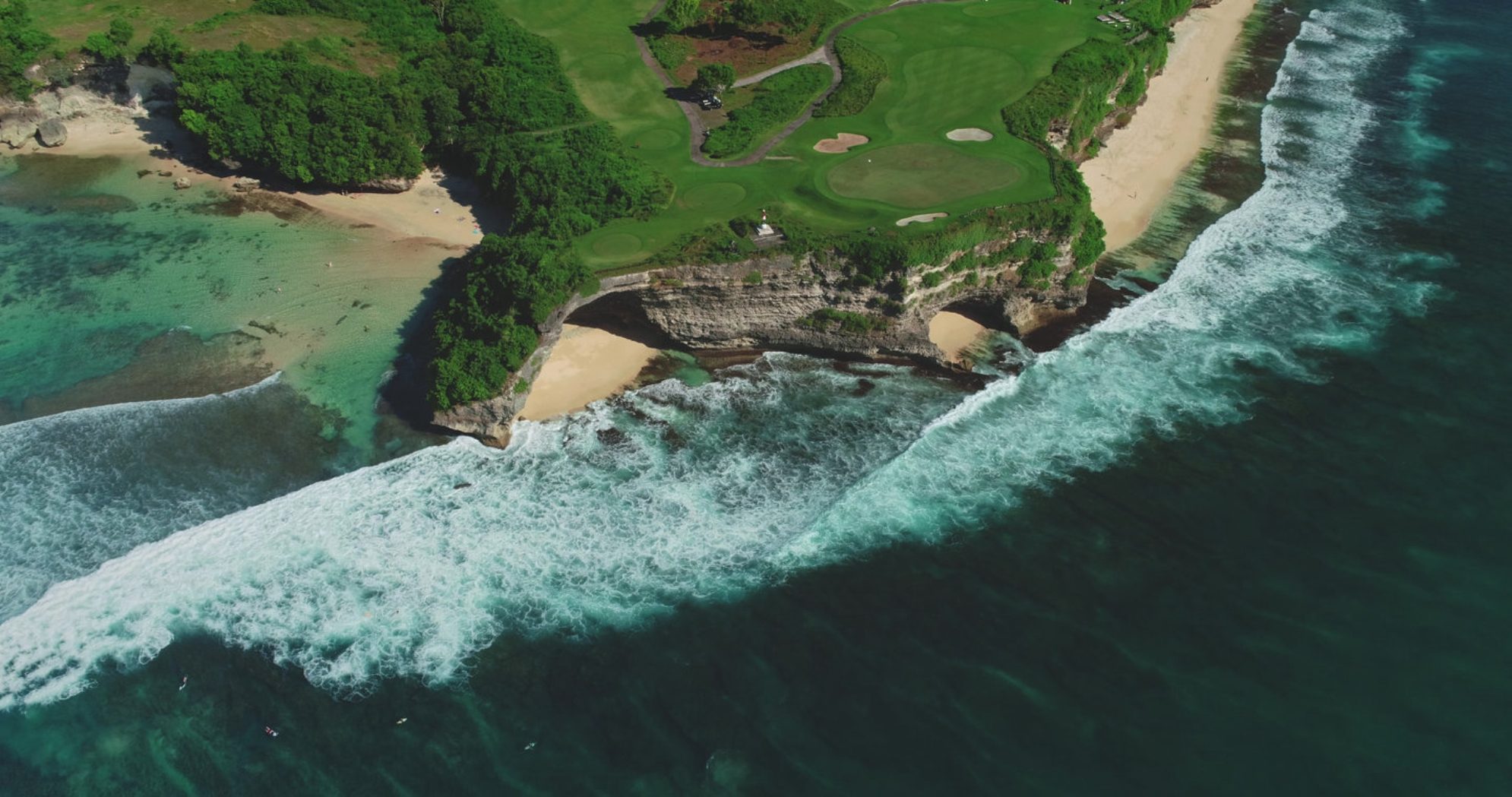 Бали остается уникальным направлением с богатой культурой и природой. shutterstock.com