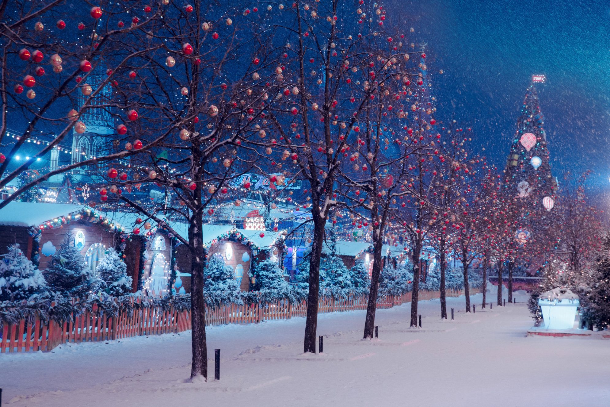 Ночная новогодняя Москва. Источник: Shutterstock