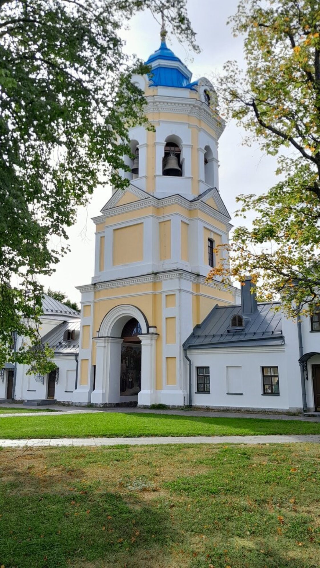 Надвратная колокольня. Автор фото: Ирина Жарикова